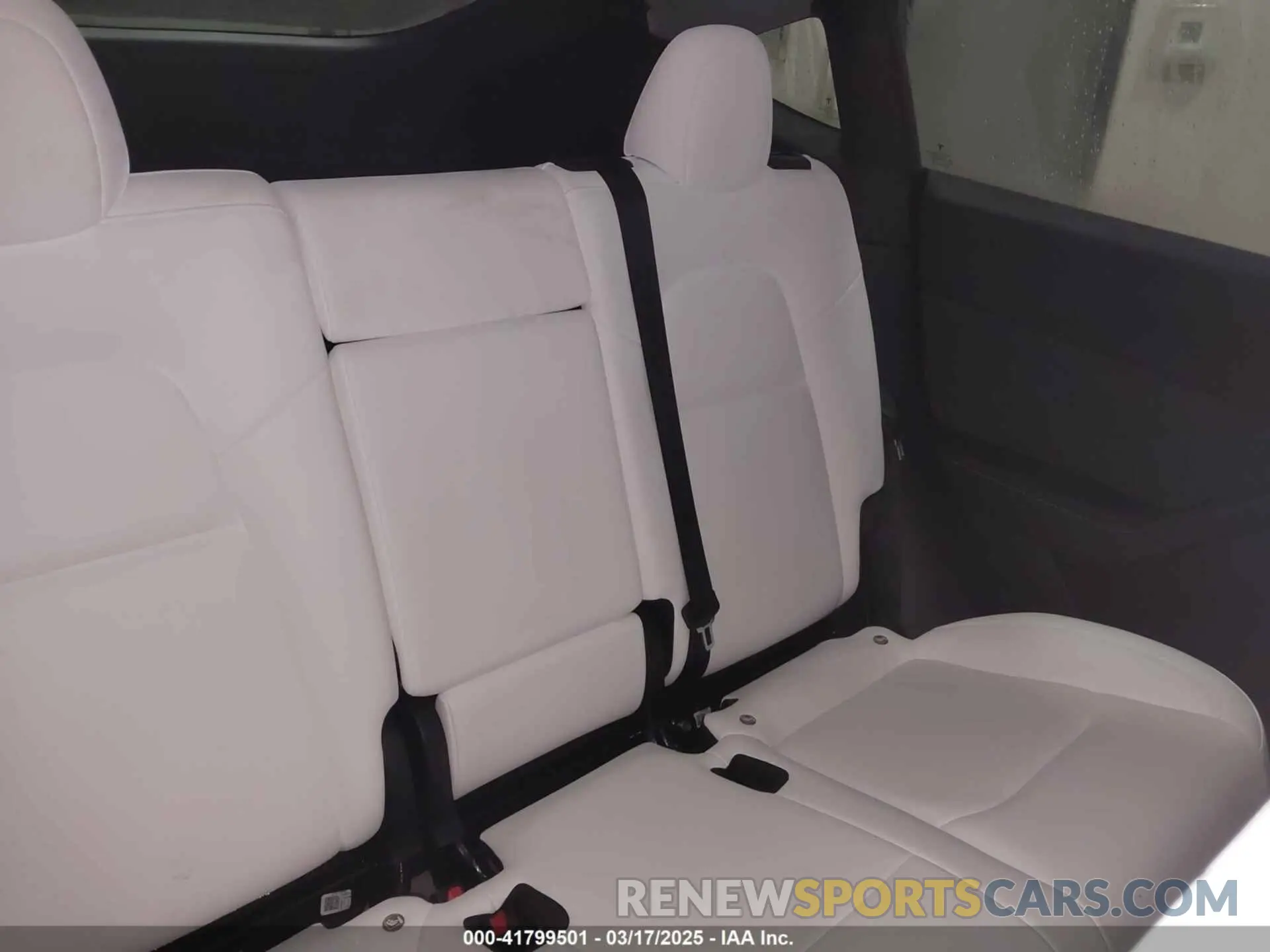 8 Photograph of a damaged car 7SAYGDEF8PF586142 TESLA MODEL Y 2023