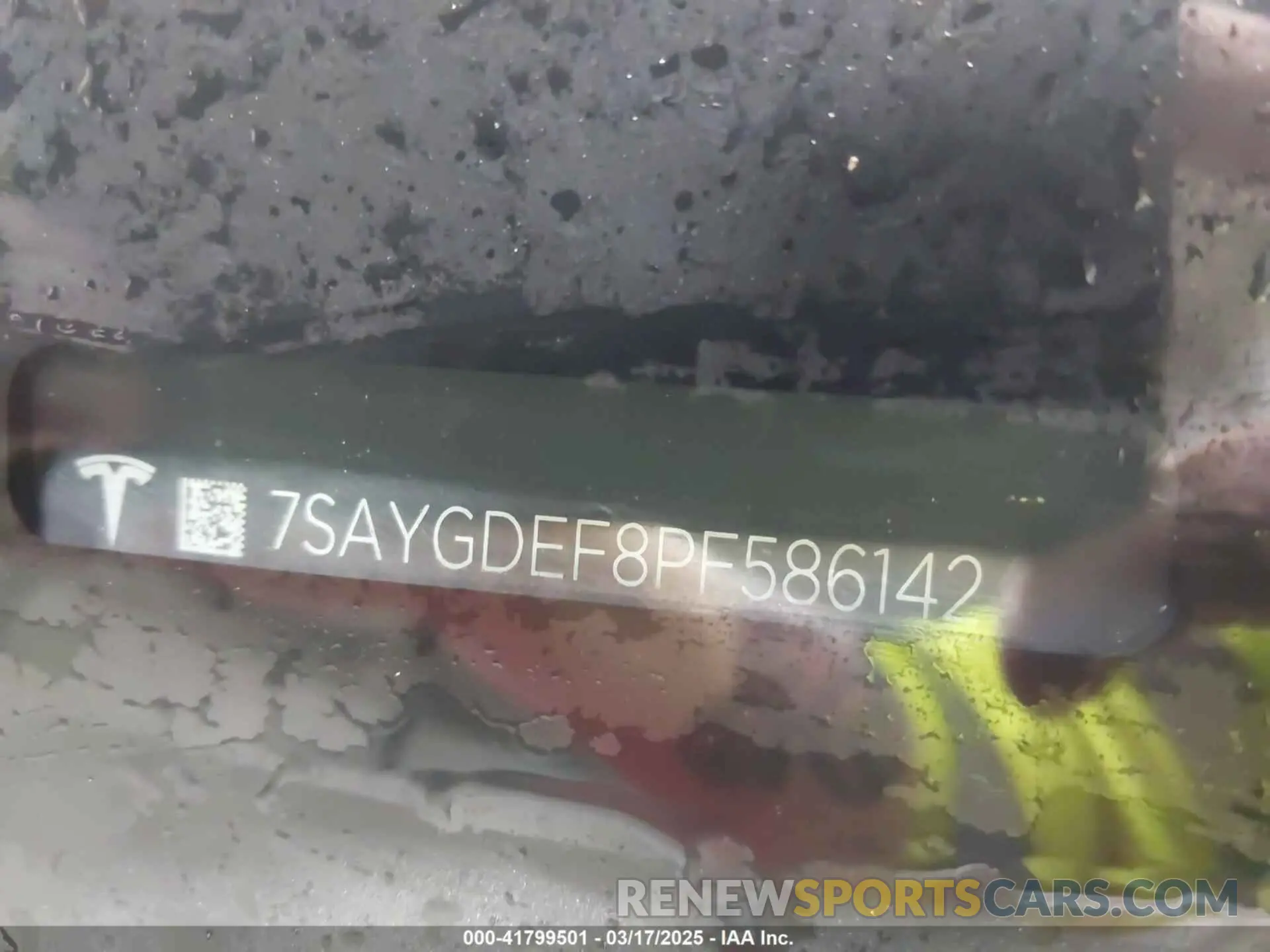 9 Photograph of a damaged car 7SAYGDEF8PF586142 TESLA MODEL Y 2023