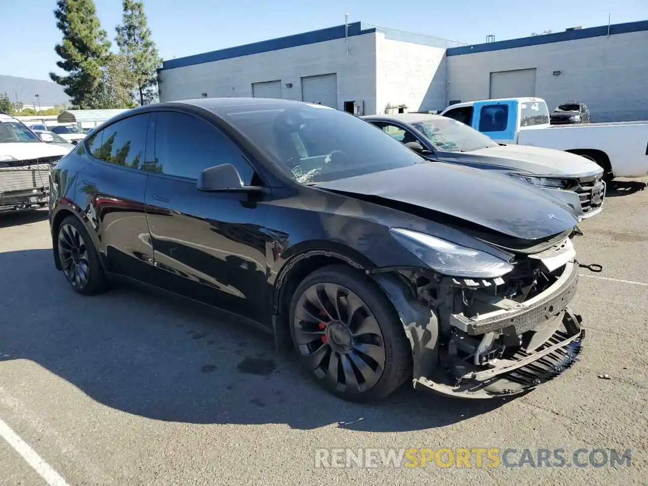 4 Photograph of a damaged car 7SAYGDEF8PF642581 TESLA MODEL Y 2023