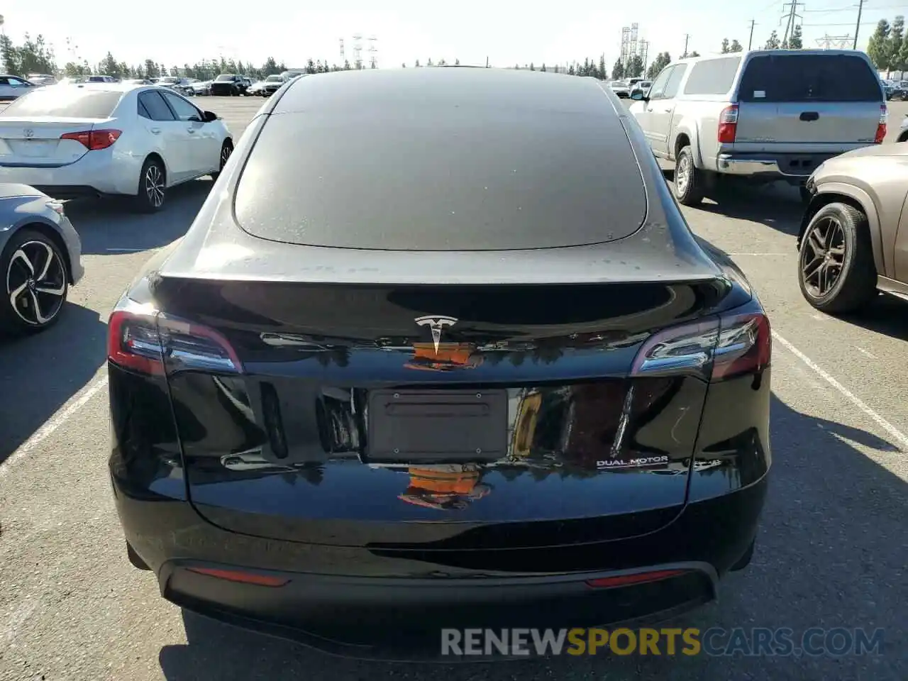 6 Photograph of a damaged car 7SAYGDEF8PF642581 TESLA MODEL Y 2023