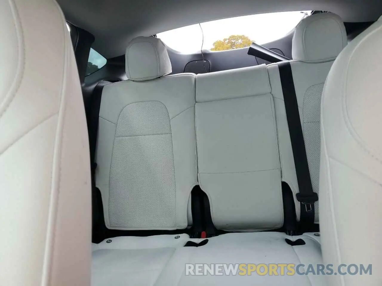 10 Photograph of a damaged car 7SAYGDEF8PF762915 TESLA MODEL Y 2023