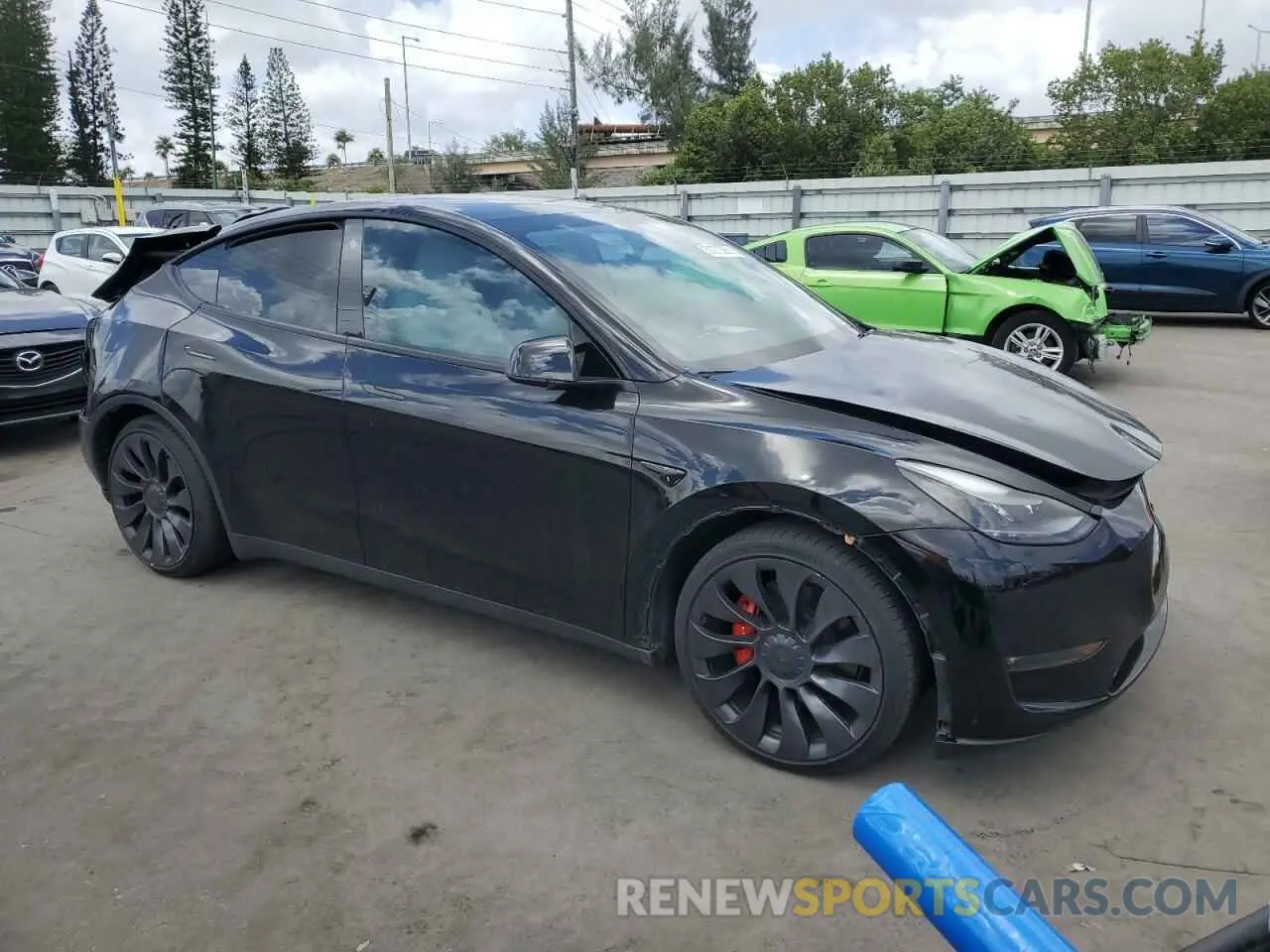 4 Photograph of a damaged car 7SAYGDEF8PF762915 TESLA MODEL Y 2023