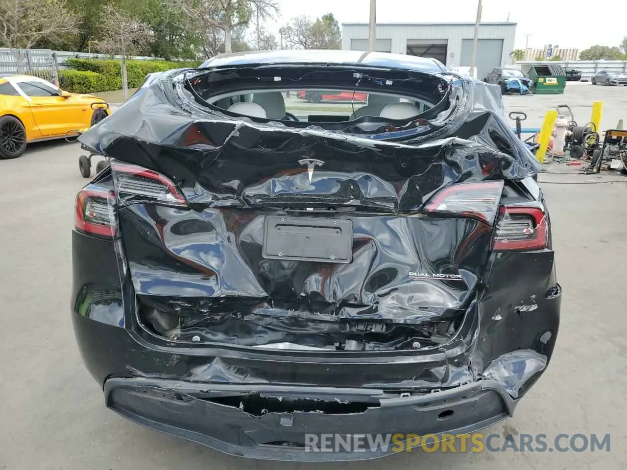 6 Photograph of a damaged car 7SAYGDEF8PF762915 TESLA MODEL Y 2023