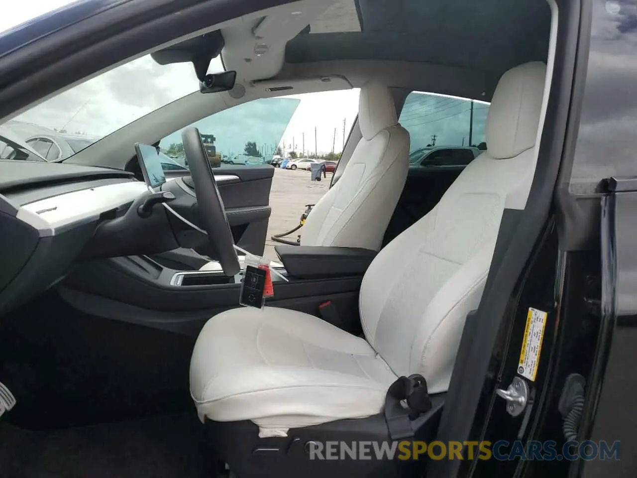 7 Photograph of a damaged car 7SAYGDEF8PF762915 TESLA MODEL Y 2023
