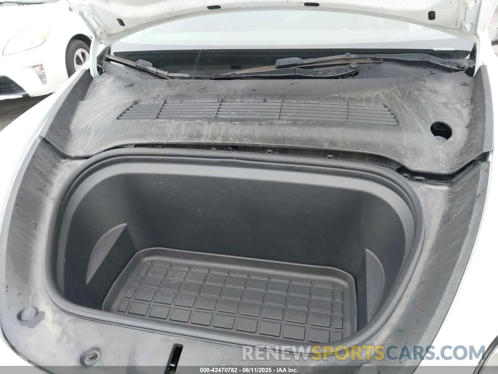 10 Photograph of a damaged car 7SAYGDEF8PF800742 TESLA MODEL Y 2023