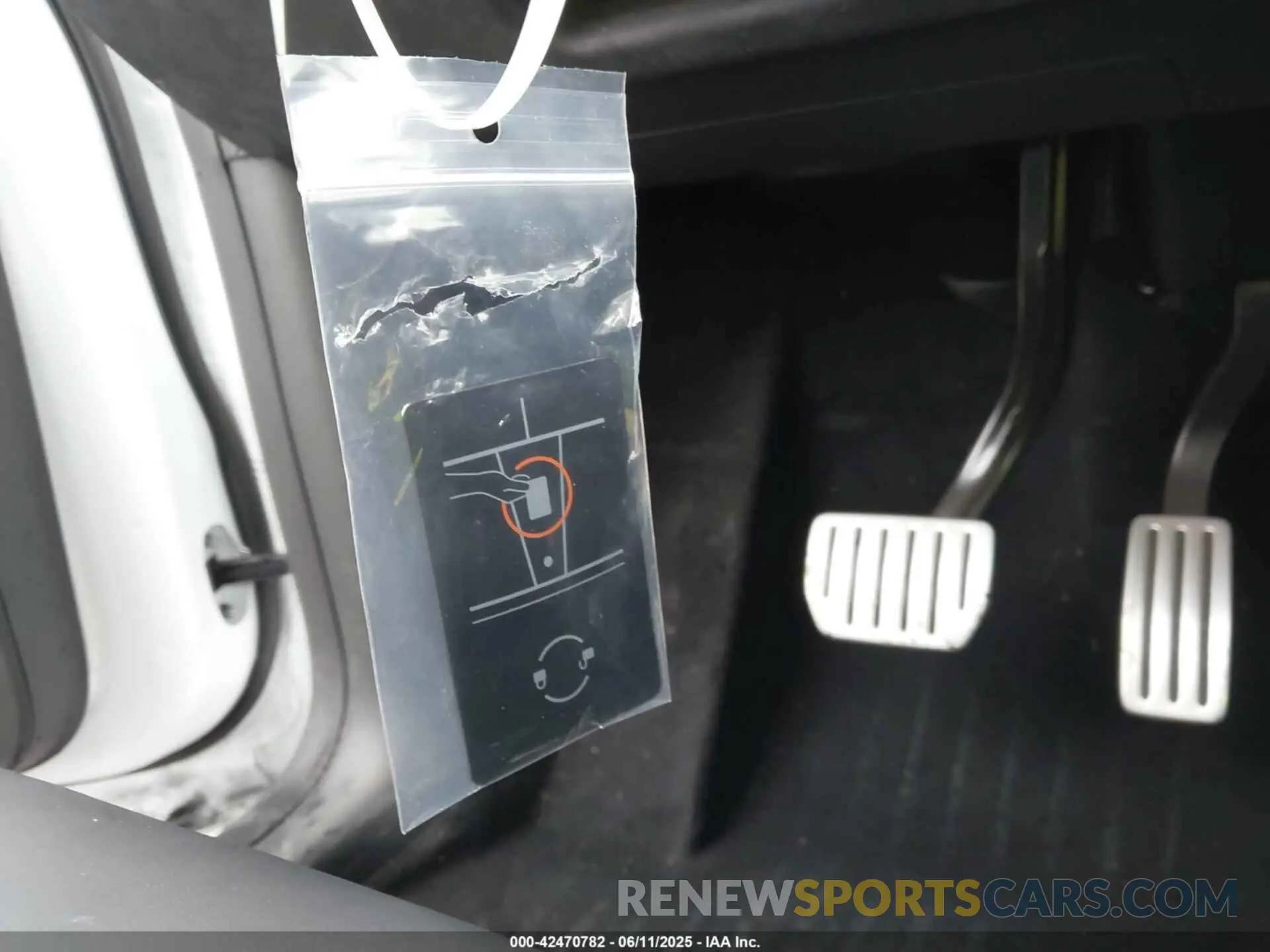 11 Photograph of a damaged car 7SAYGDEF8PF800742 TESLA MODEL Y 2023