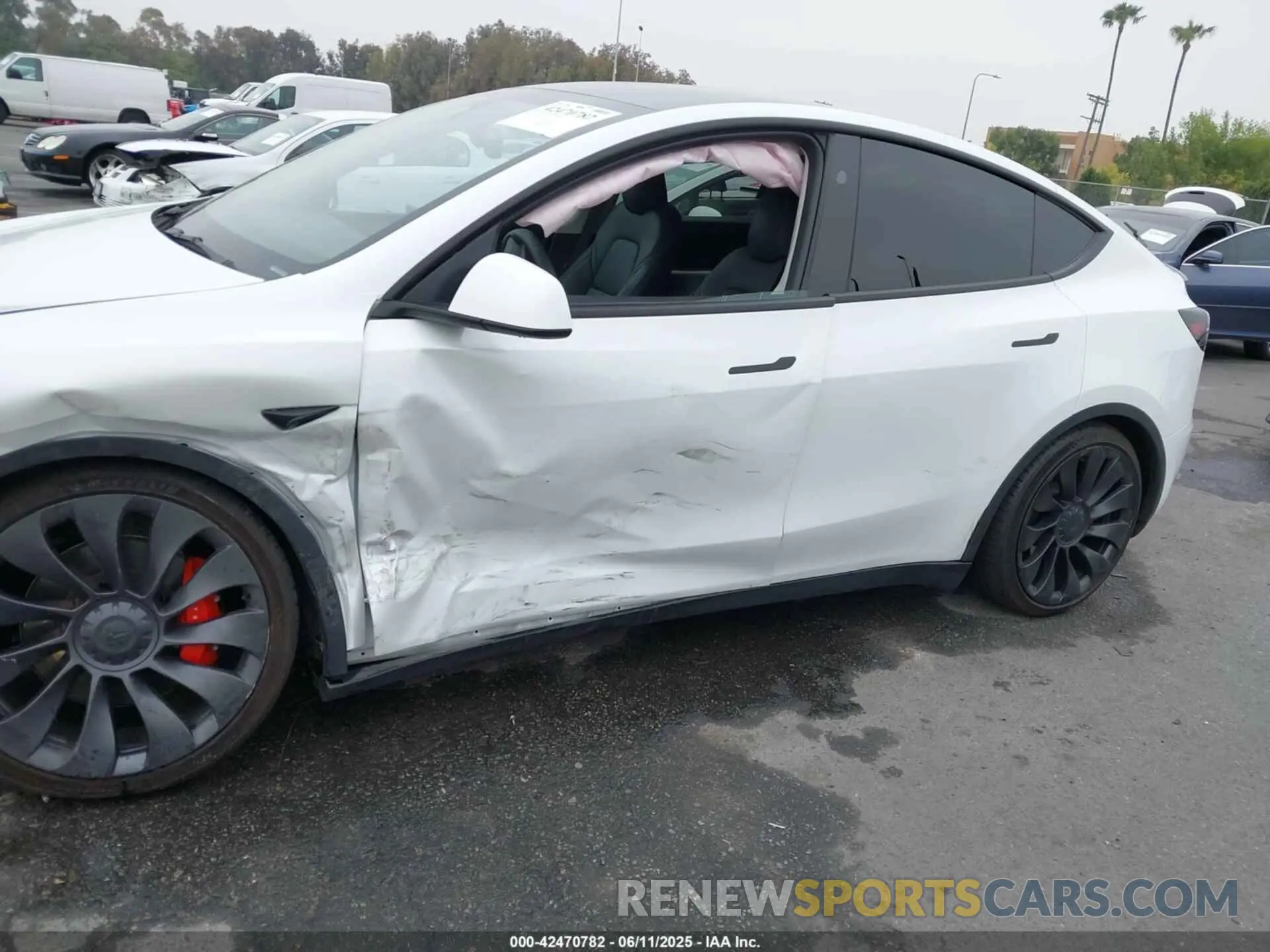 14 Photograph of a damaged car 7SAYGDEF8PF800742 TESLA MODEL Y 2023
