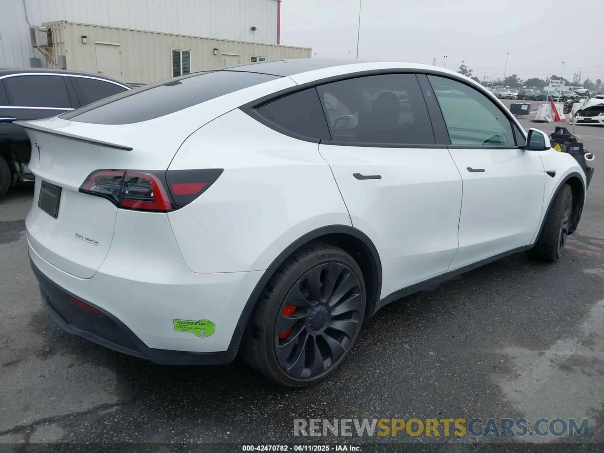 4 Photograph of a damaged car 7SAYGDEF8PF800742 TESLA MODEL Y 2023
