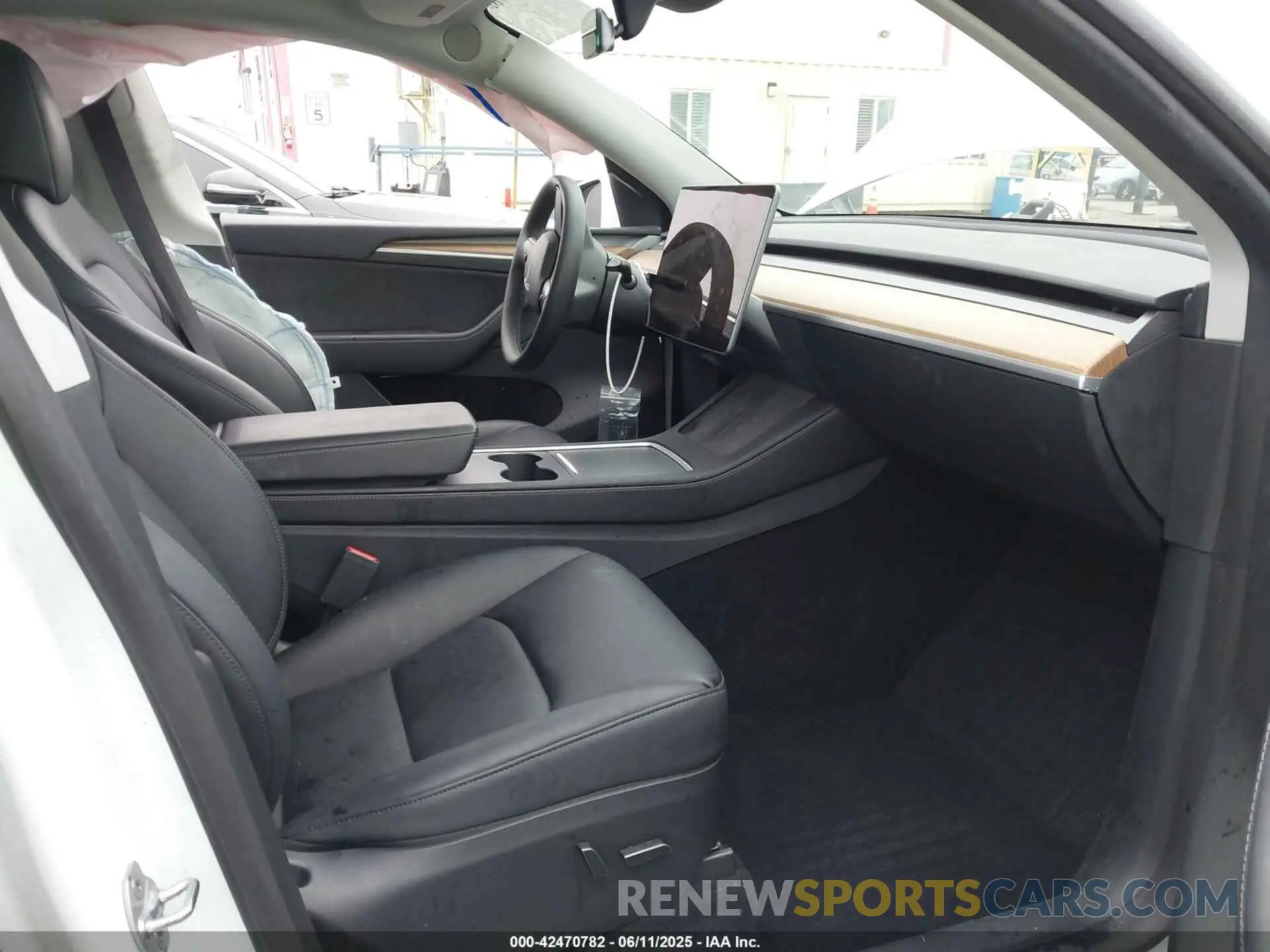 5 Photograph of a damaged car 7SAYGDEF8PF800742 TESLA MODEL Y 2023