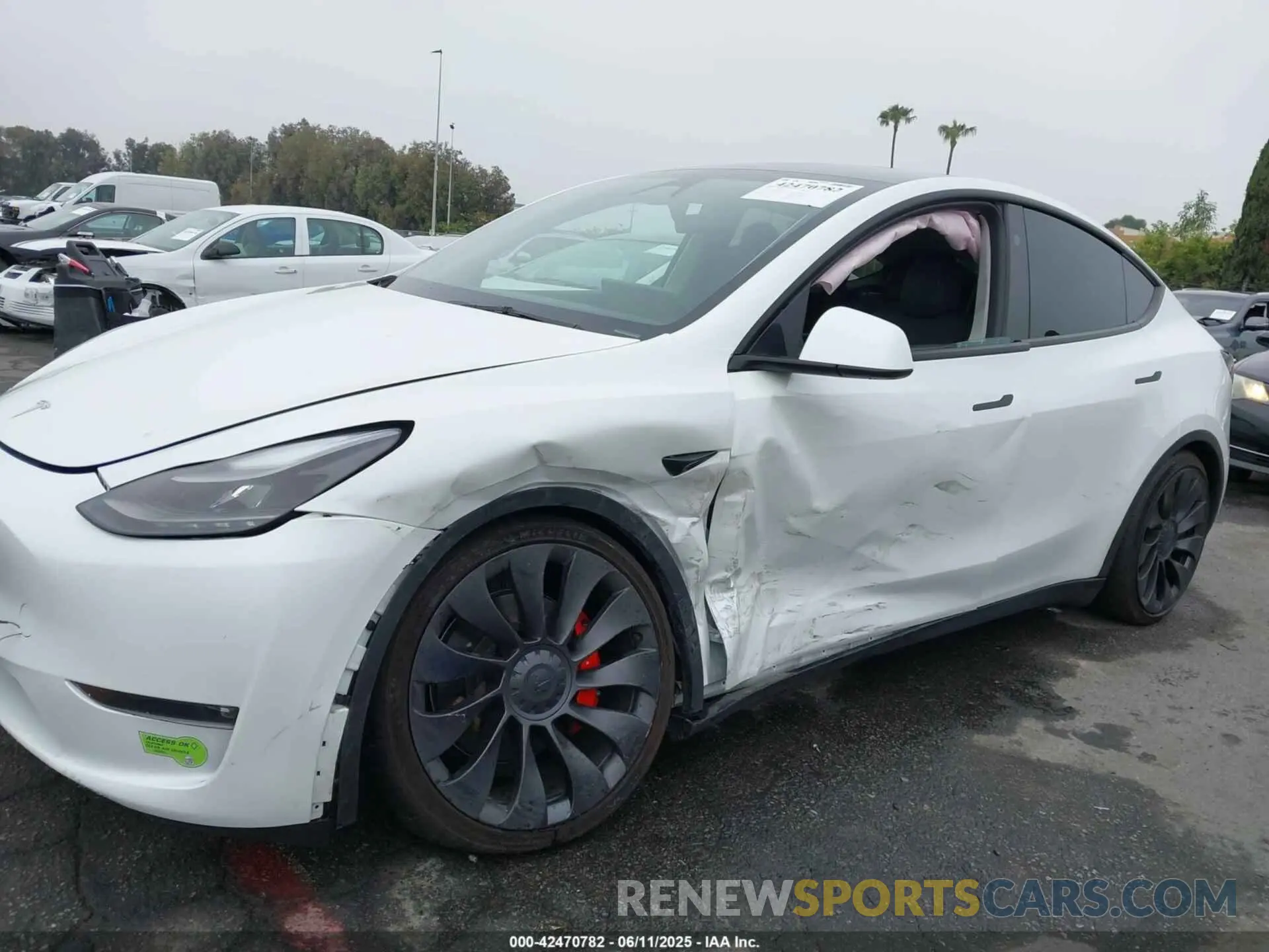 6 Photograph of a damaged car 7SAYGDEF8PF800742 TESLA MODEL Y 2023