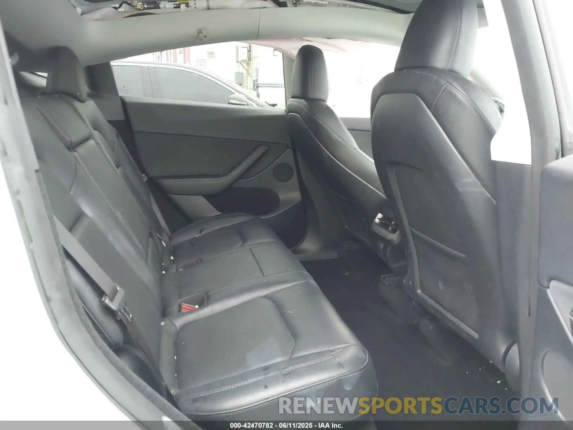 8 Photograph of a damaged car 7SAYGDEF8PF800742 TESLA MODEL Y 2023