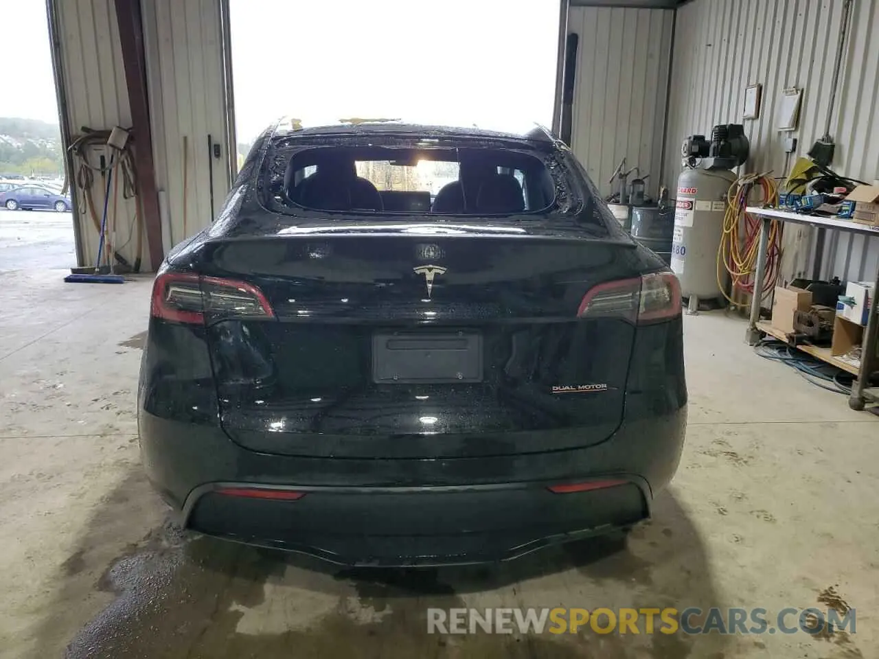 6 Photograph of a damaged car 7SAYGDEF8PF808534 TESLA MODEL Y 2023