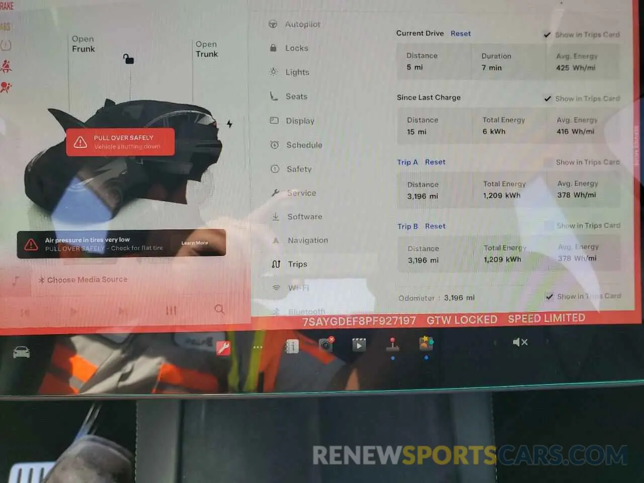 9 Photograph of a damaged car 7SAYGDEF8PF927197 TESLA MODEL Y 2023
