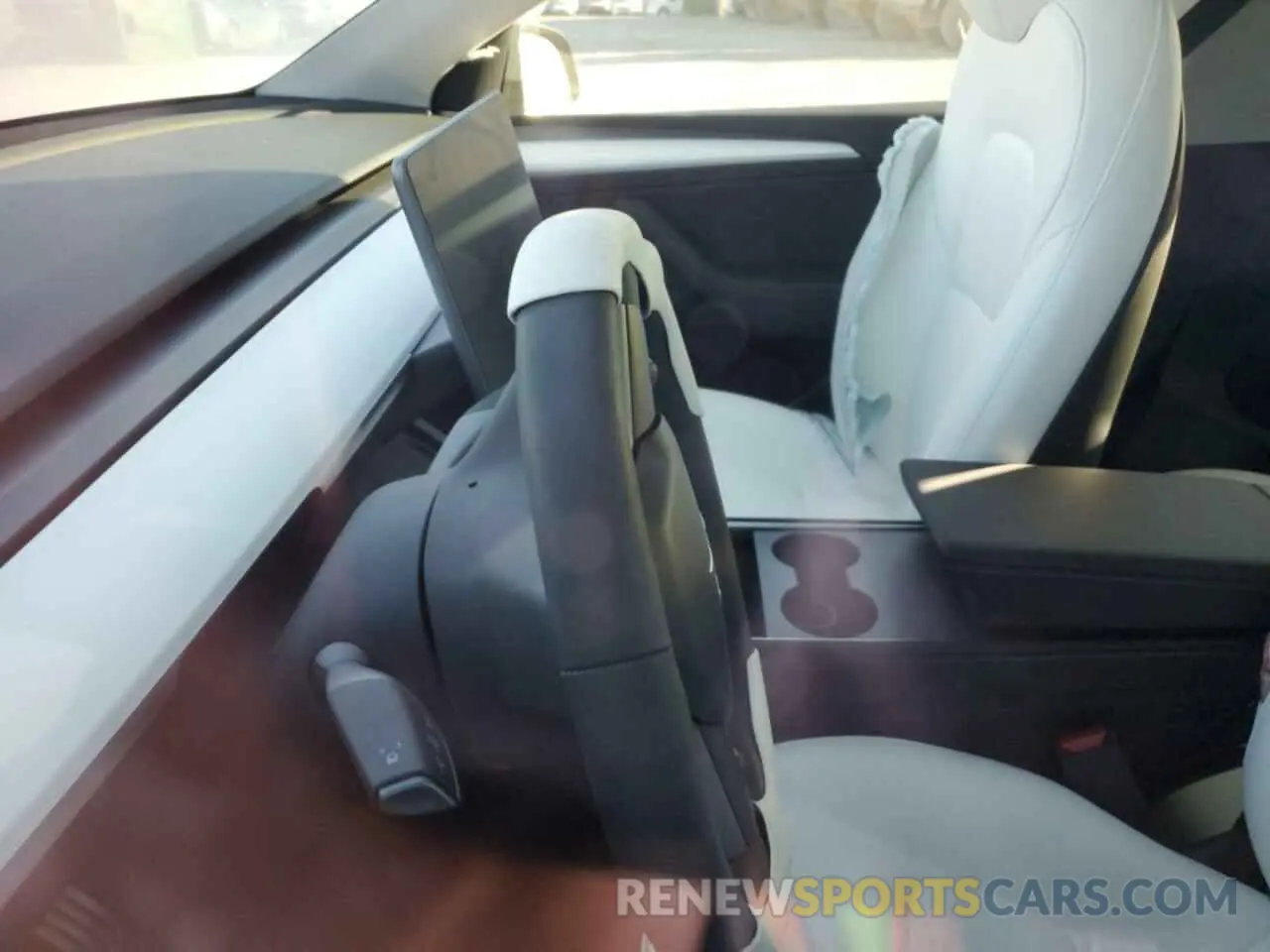 9 Photograph of a damaged car 7SAYGDEF8PF960278 TESLA MODEL Y 2023
