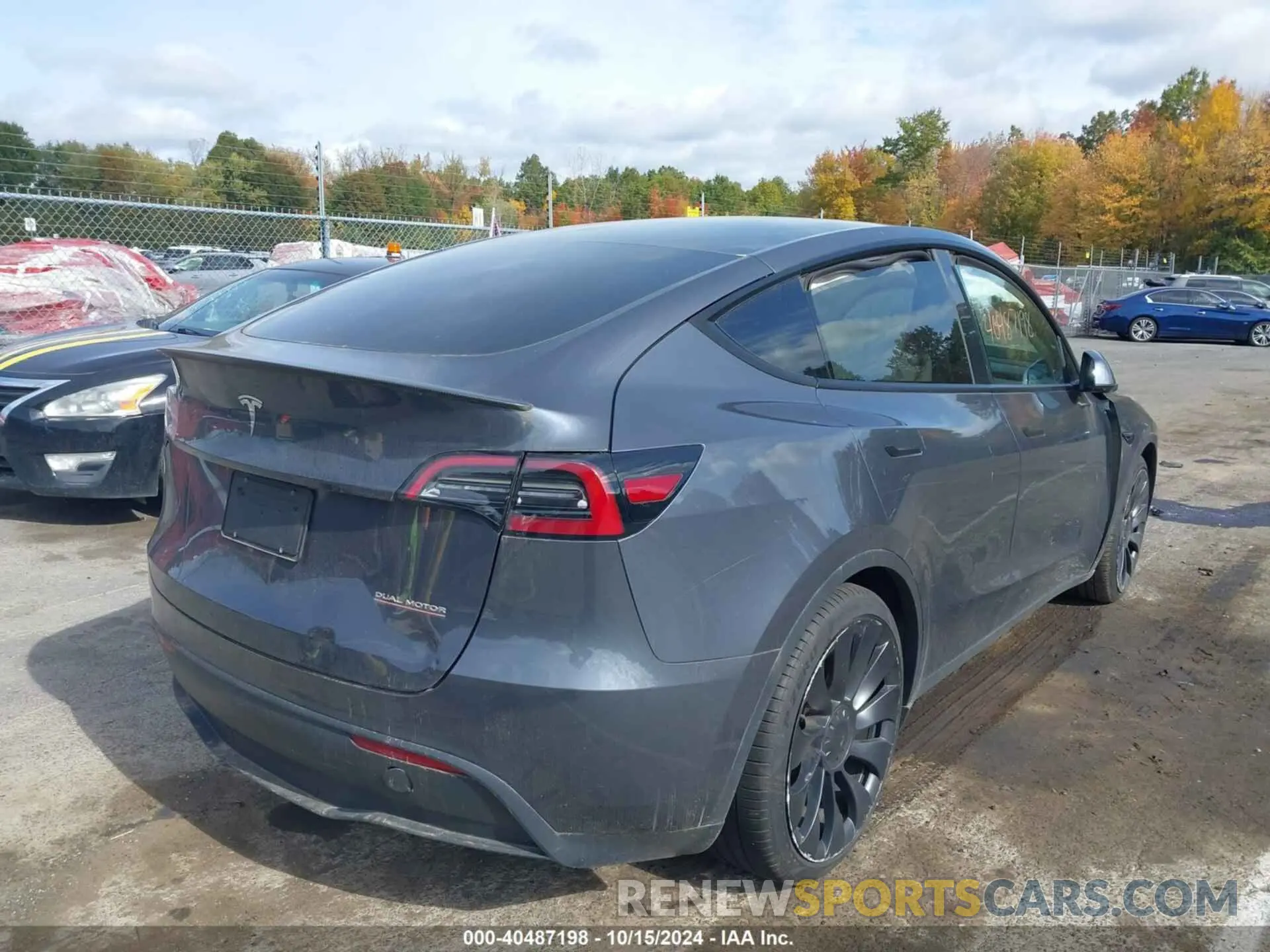 4 Photograph of a damaged car 7SAYGDEF9PF588806 TESLA MODEL Y 2023