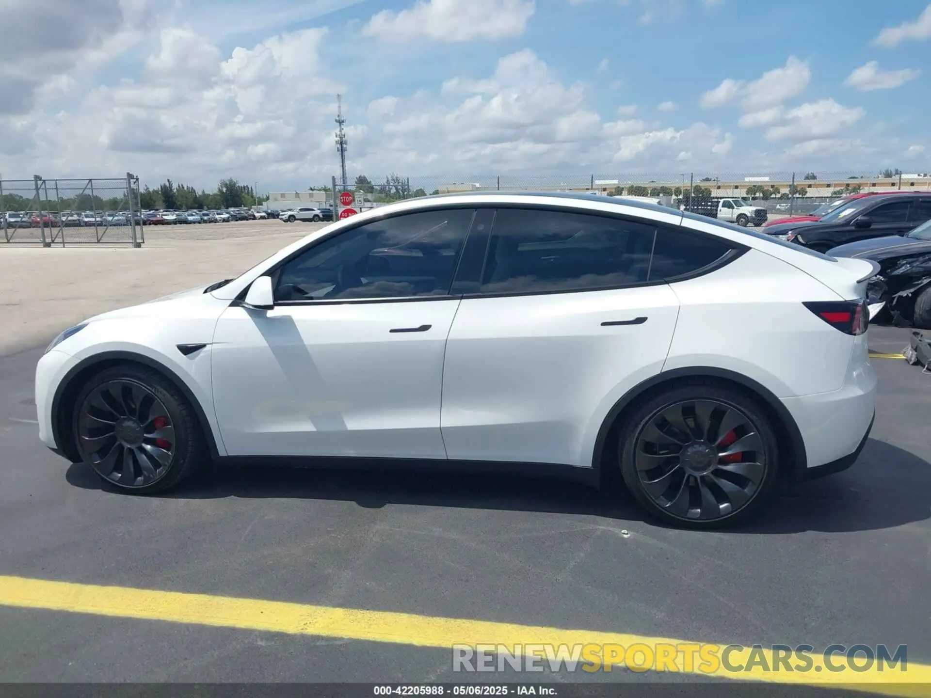 14 Photograph of a damaged car 7SAYGDEF9PF620024 TESLA MODEL Y 2023