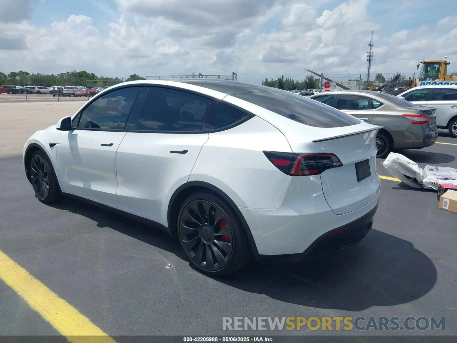3 Photograph of a damaged car 7SAYGDEF9PF620024 TESLA MODEL Y 2023