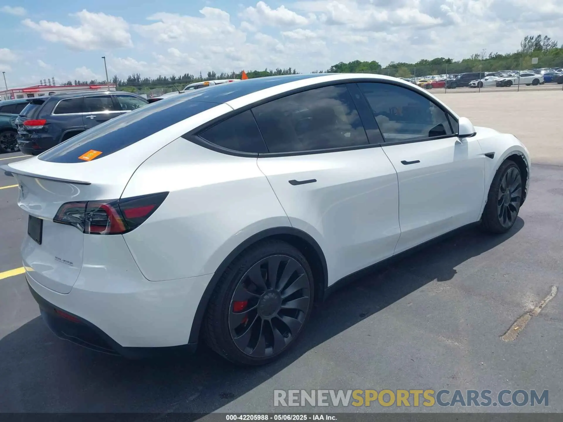 4 Photograph of a damaged car 7SAYGDEF9PF620024 TESLA MODEL Y 2023
