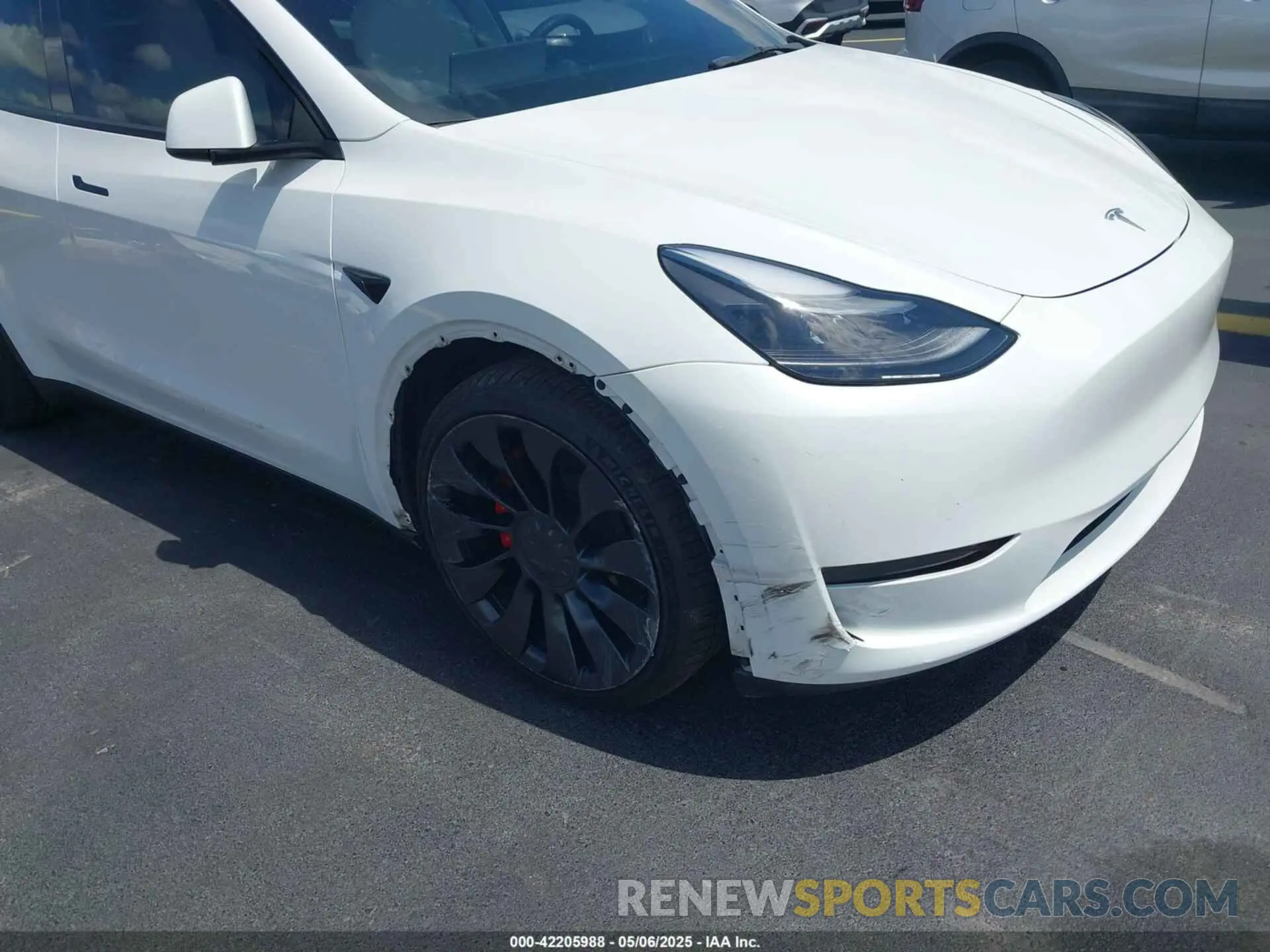 6 Photograph of a damaged car 7SAYGDEF9PF620024 TESLA MODEL Y 2023