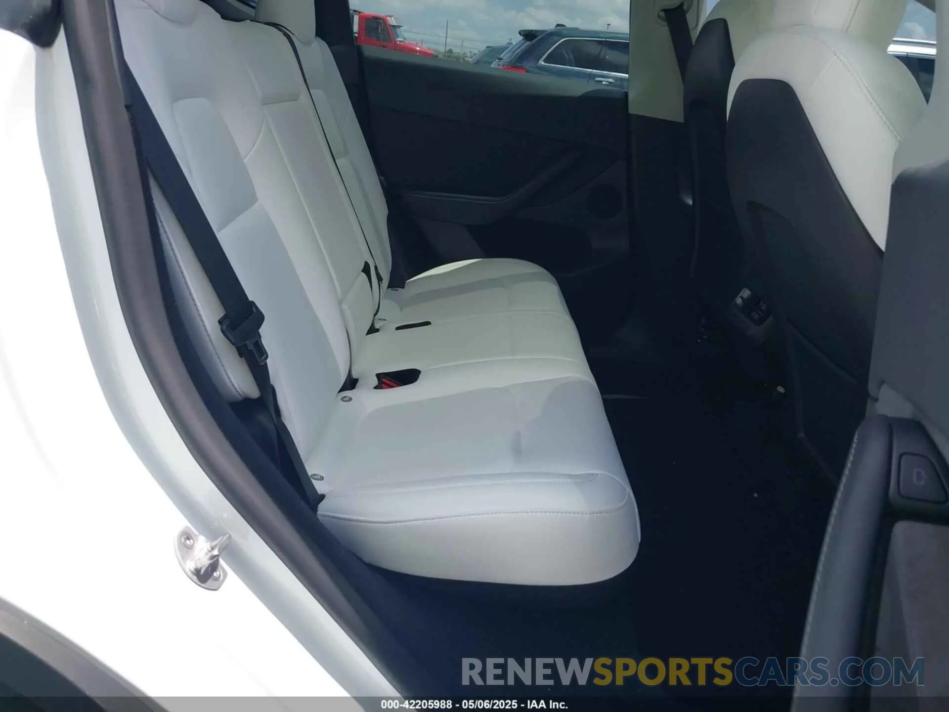 8 Photograph of a damaged car 7SAYGDEF9PF620024 TESLA MODEL Y 2023