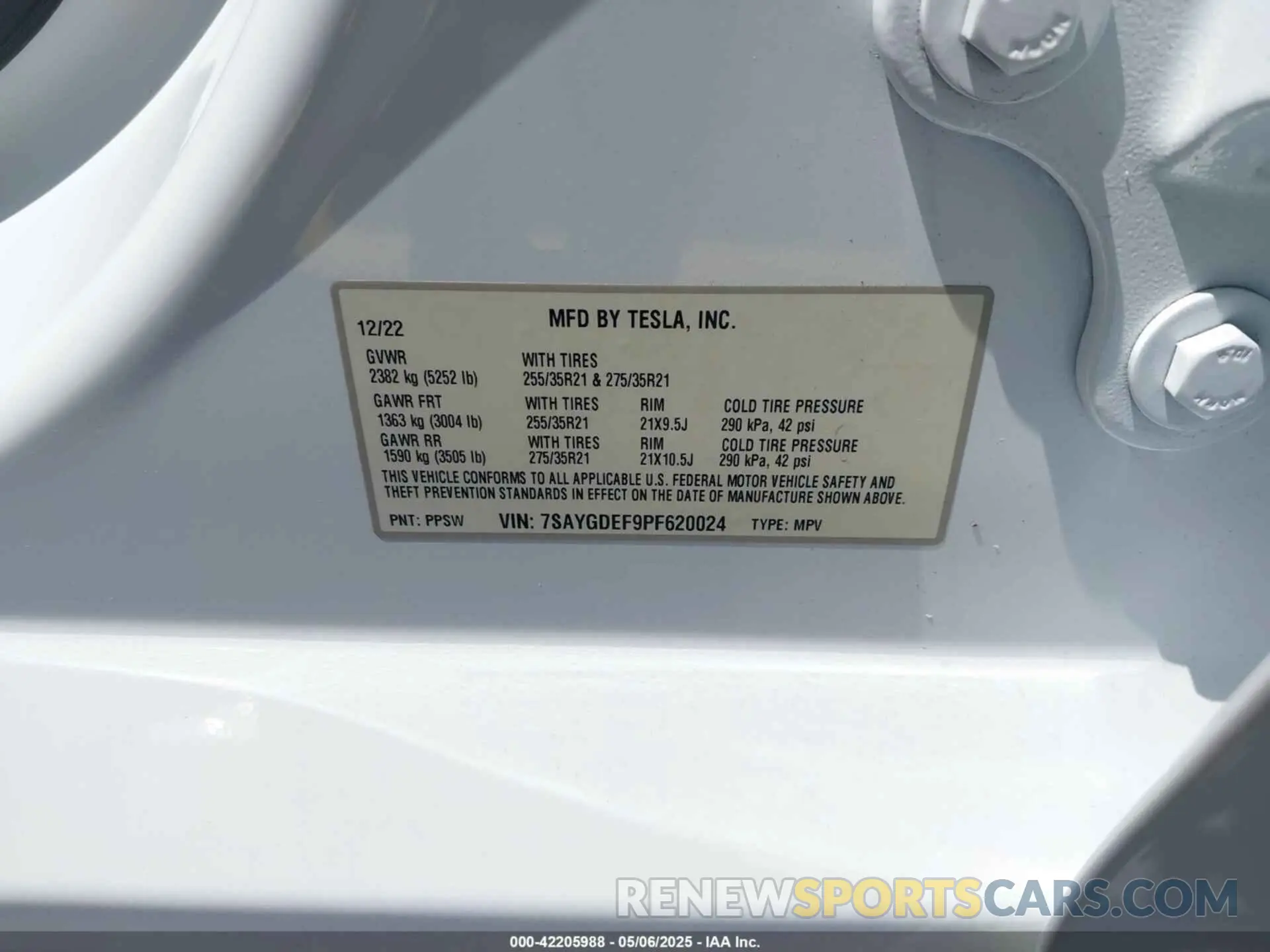 9 Photograph of a damaged car 7SAYGDEF9PF620024 TESLA MODEL Y 2023