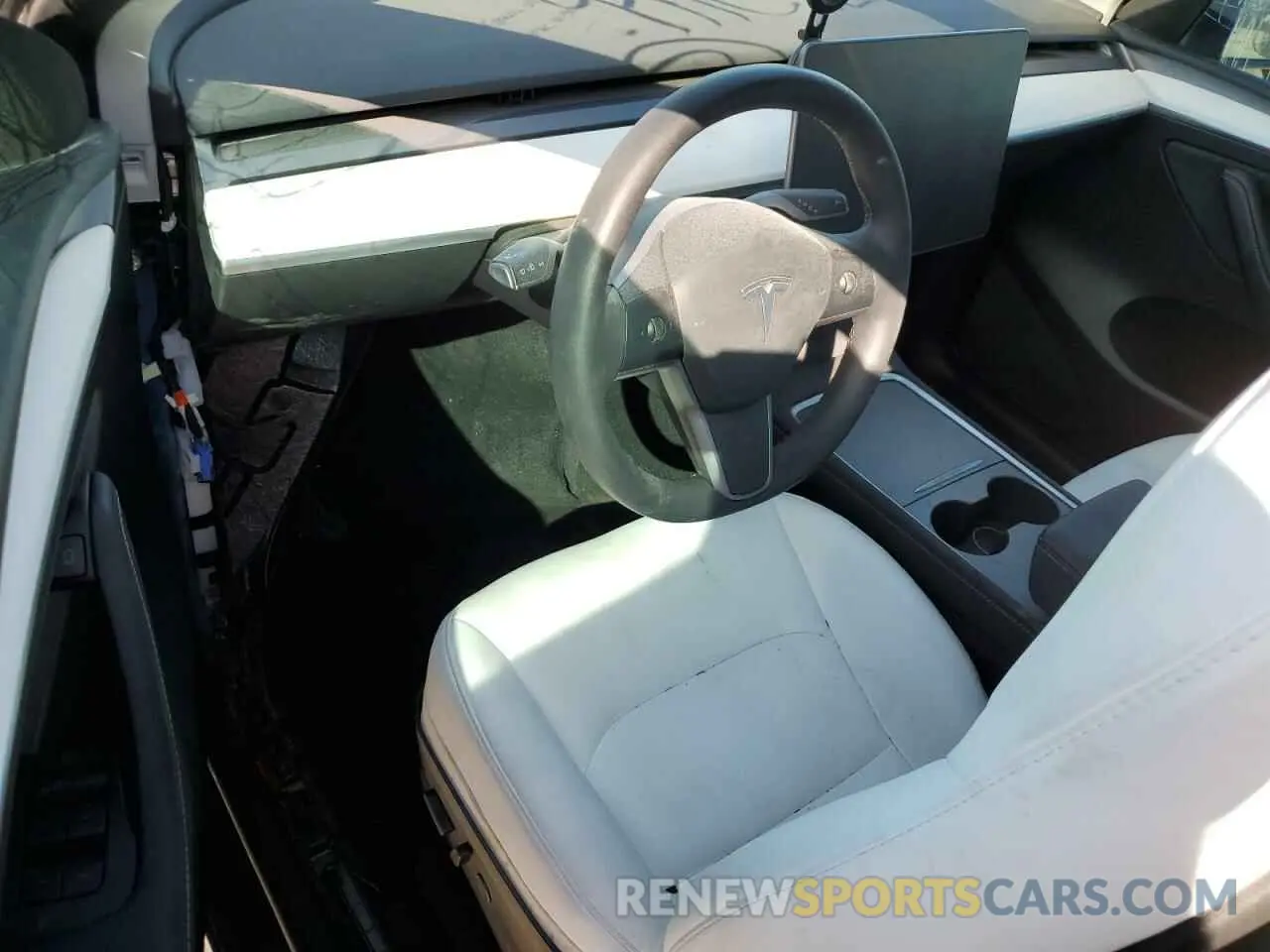 8 Photograph of a damaged car 7SAYGDEF9PF633369 TESLA MODEL Y 2023
