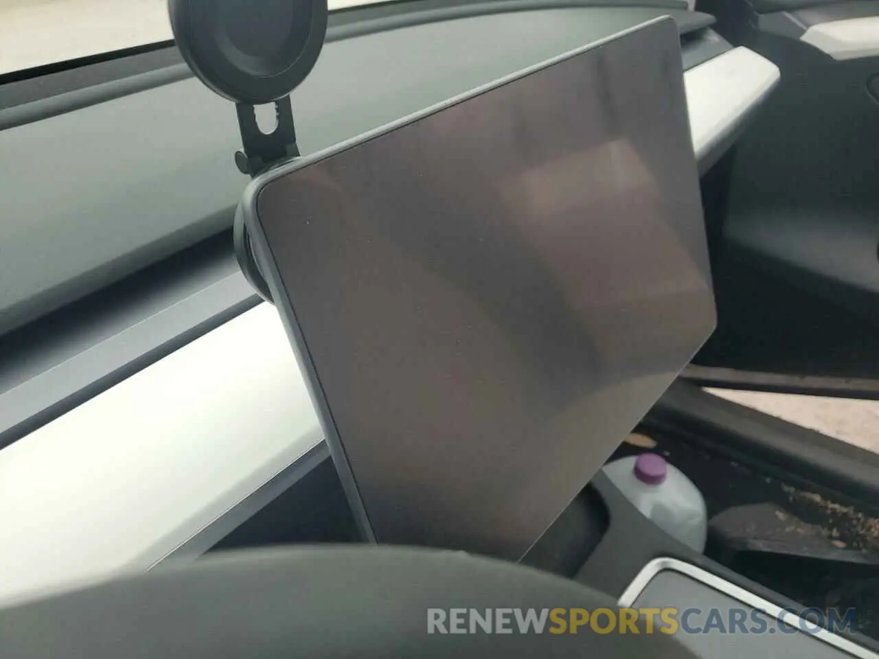 9 Photograph of a damaged car 7SAYGDEF9PF633369 TESLA MODEL Y 2023