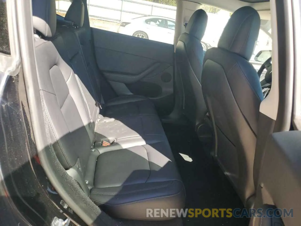 10 Photograph of a damaged car 7SAYGDEF9PF659647 TESLA MODEL Y 2023