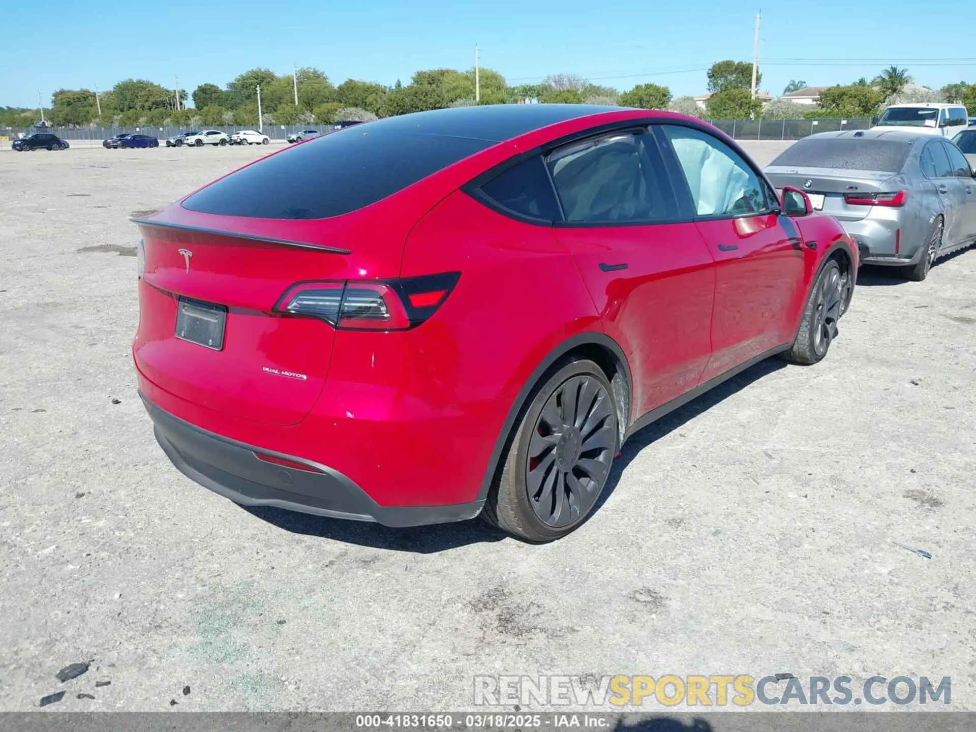 4 Photograph of a damaged car 7SAYGDEF9PF668137 TESLA MODEL Y 2023