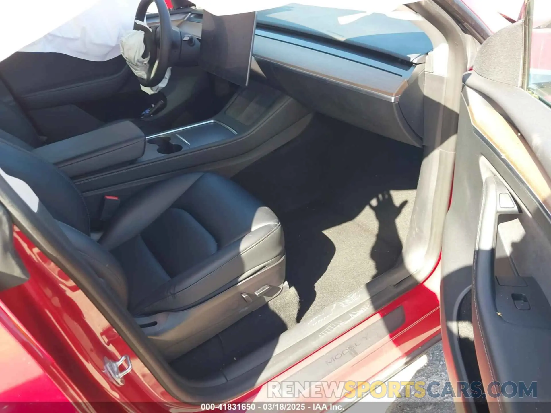 5 Photograph of a damaged car 7SAYGDEF9PF668137 TESLA MODEL Y 2023