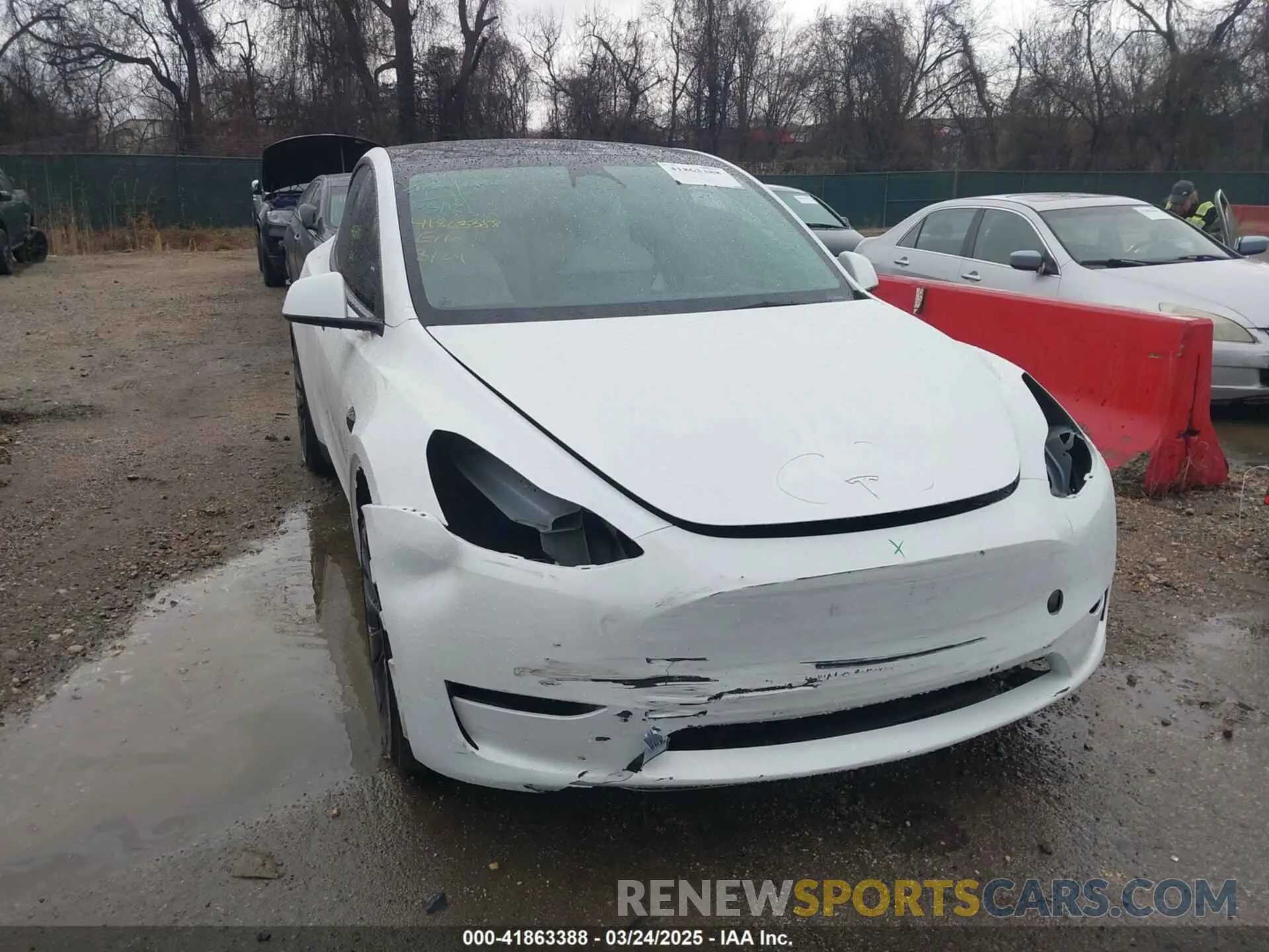 13 Photograph of a damaged car 7SAYGDEF9PF675038 TESLA MODEL Y 2023
