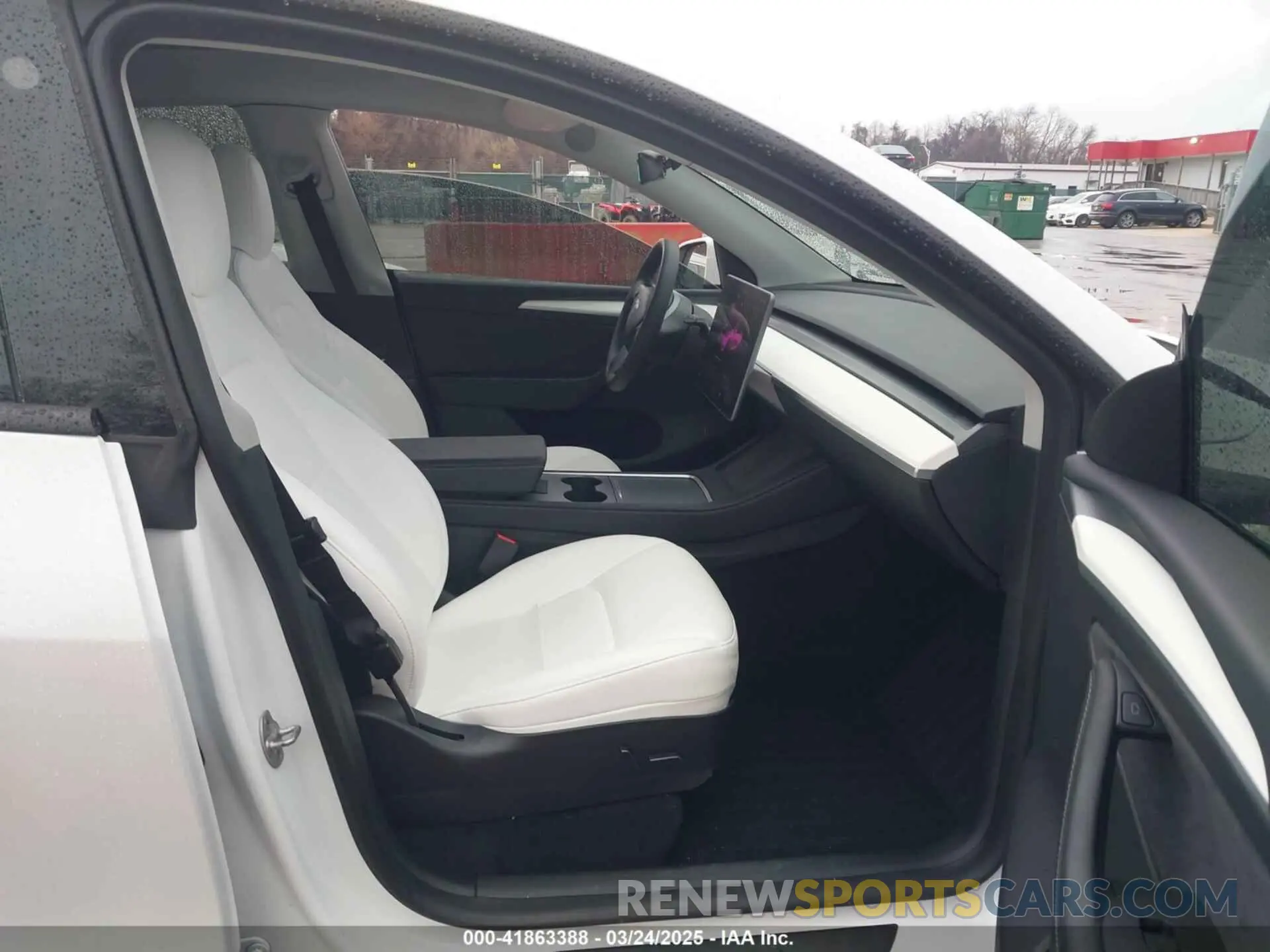 5 Photograph of a damaged car 7SAYGDEF9PF675038 TESLA MODEL Y 2023