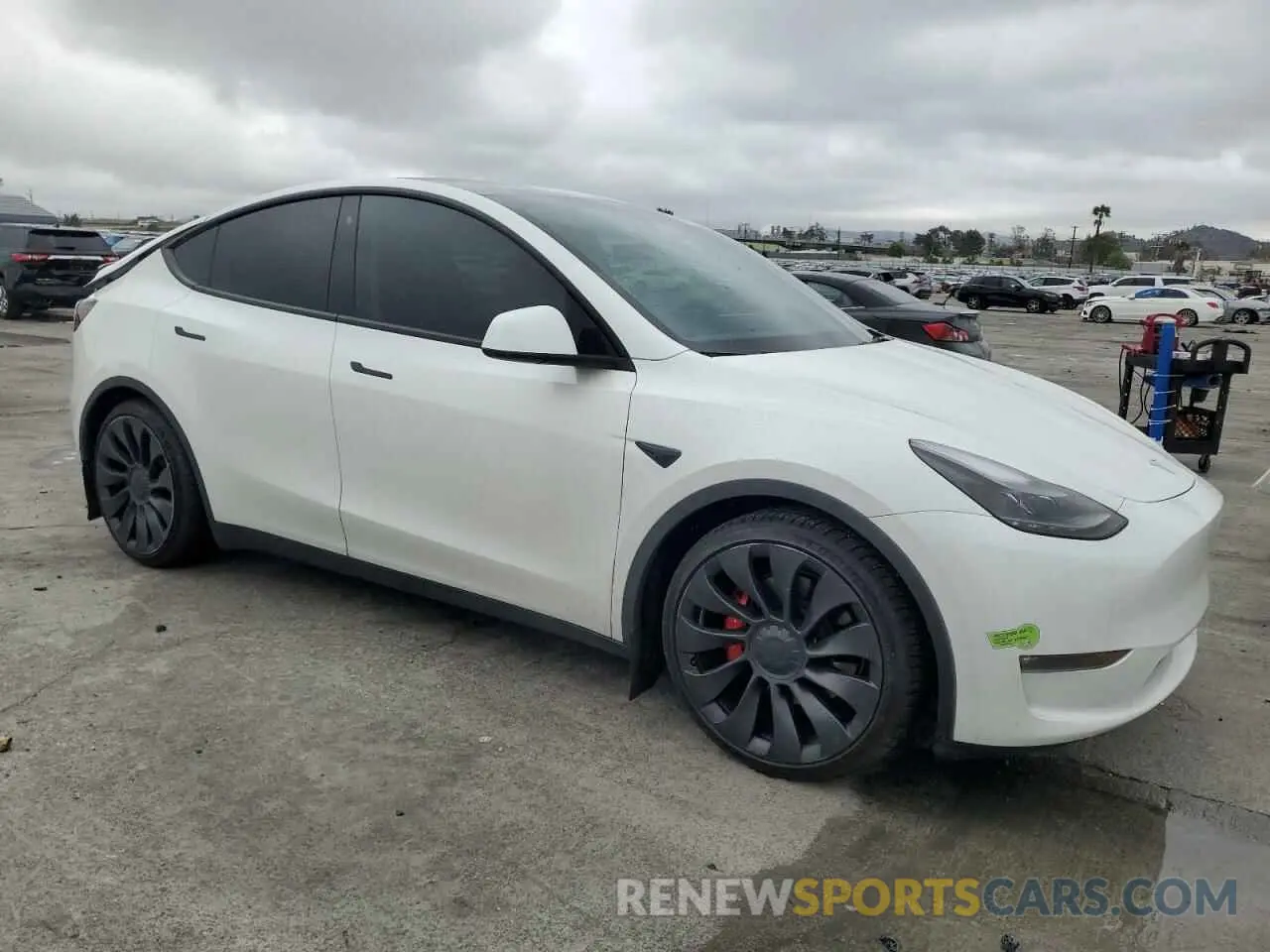 4 Photograph of a damaged car 7SAYGDEF9PF759618 TESLA MODEL Y 2023
