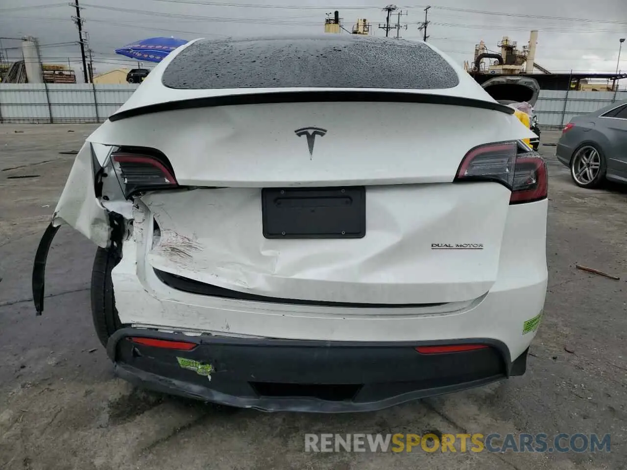 6 Photograph of a damaged car 7SAYGDEF9PF759618 TESLA MODEL Y 2023