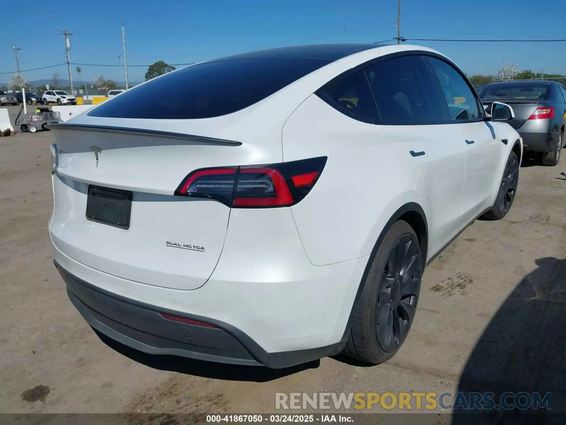 4 Photograph of a damaged car 7SAYGDEF9PF787497 TESLA MODEL Y 2023