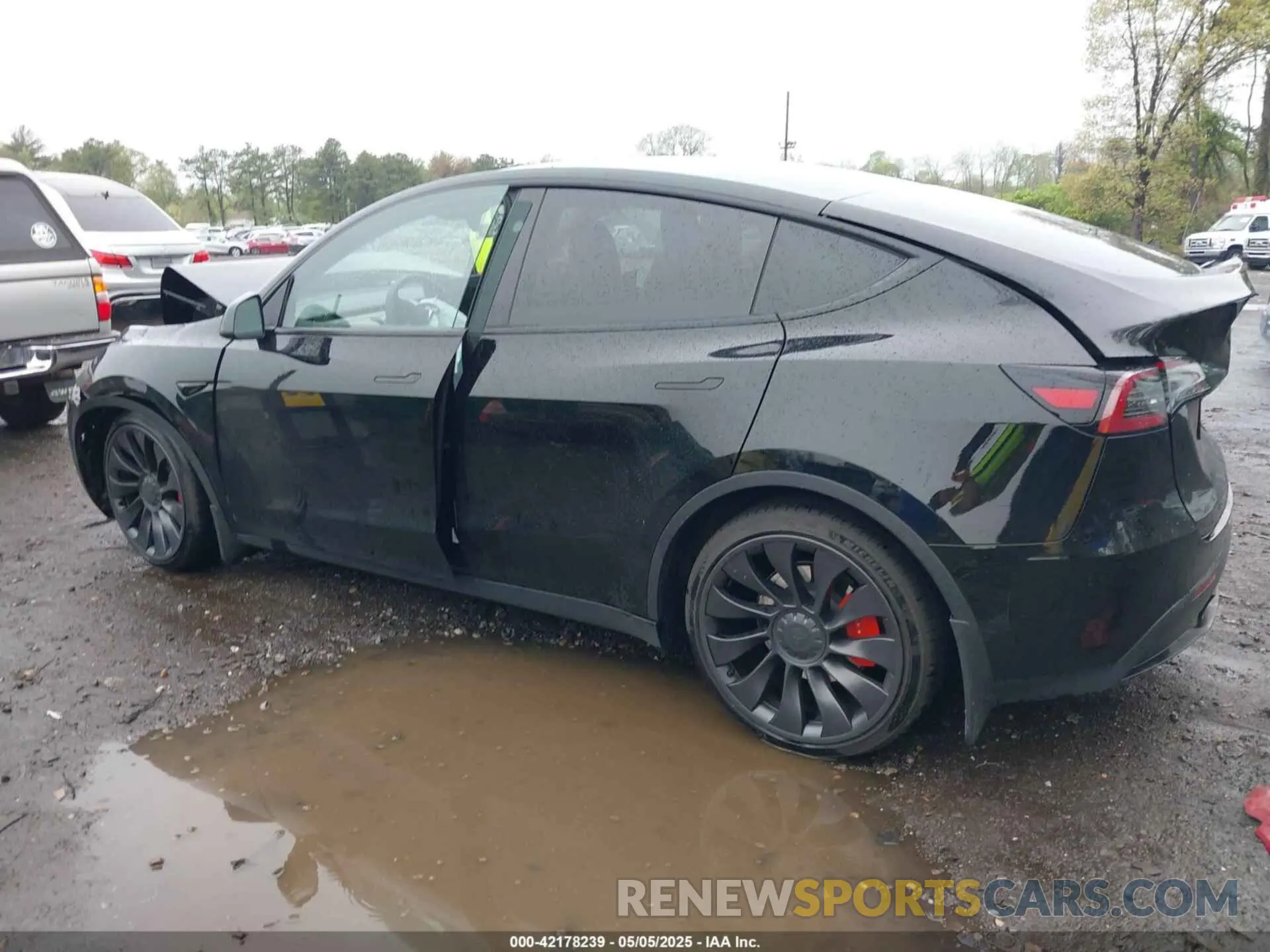 14 Photograph of a damaged car 7SAYGDEF9PF838514 TESLA MODEL Y 2023