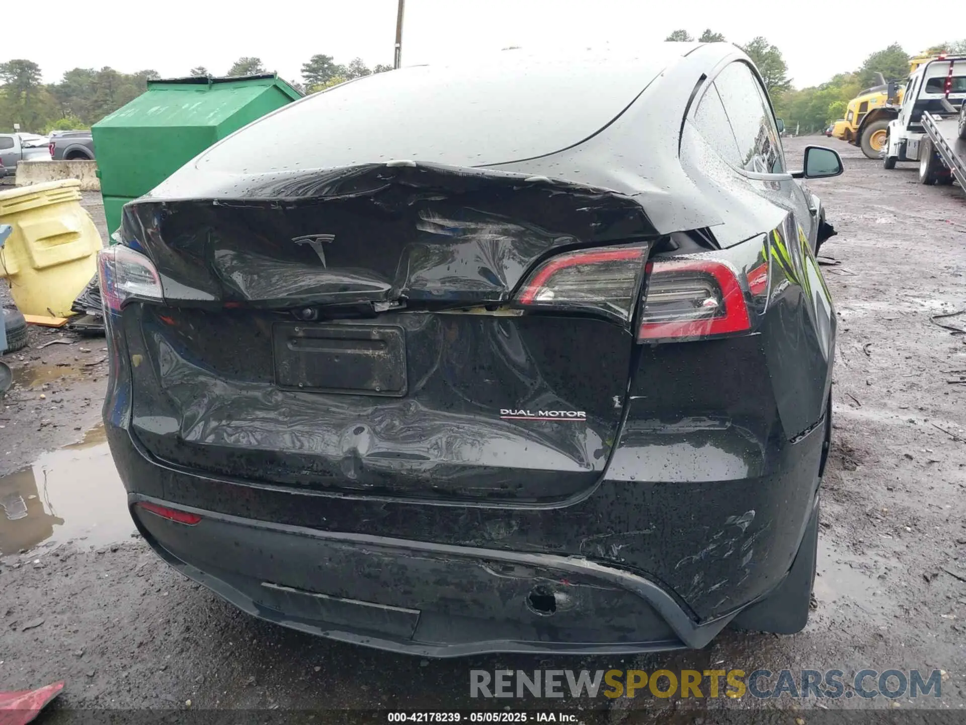 16 Photograph of a damaged car 7SAYGDEF9PF838514 TESLA MODEL Y 2023