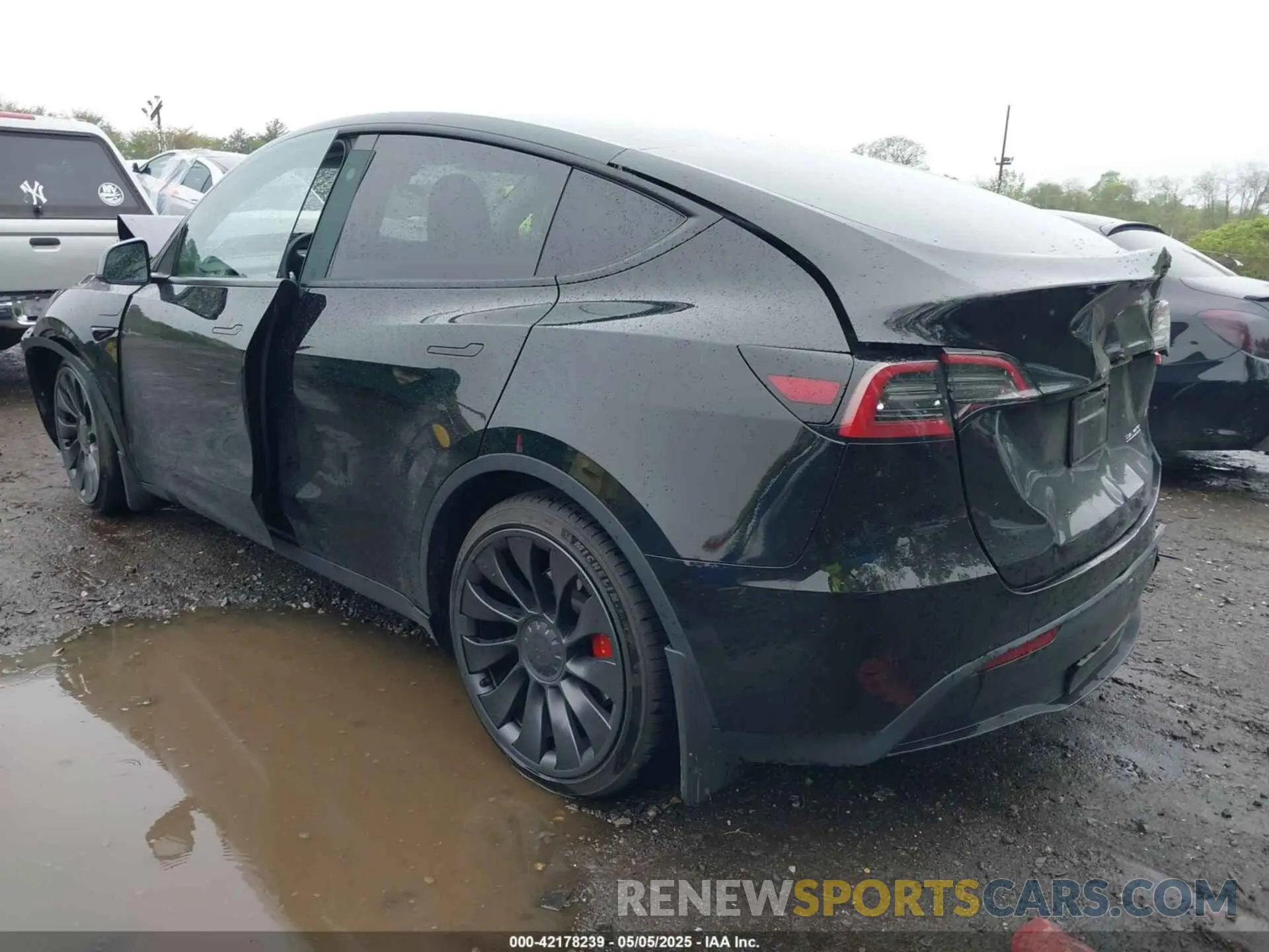 3 Photograph of a damaged car 7SAYGDEF9PF838514 TESLA MODEL Y 2023