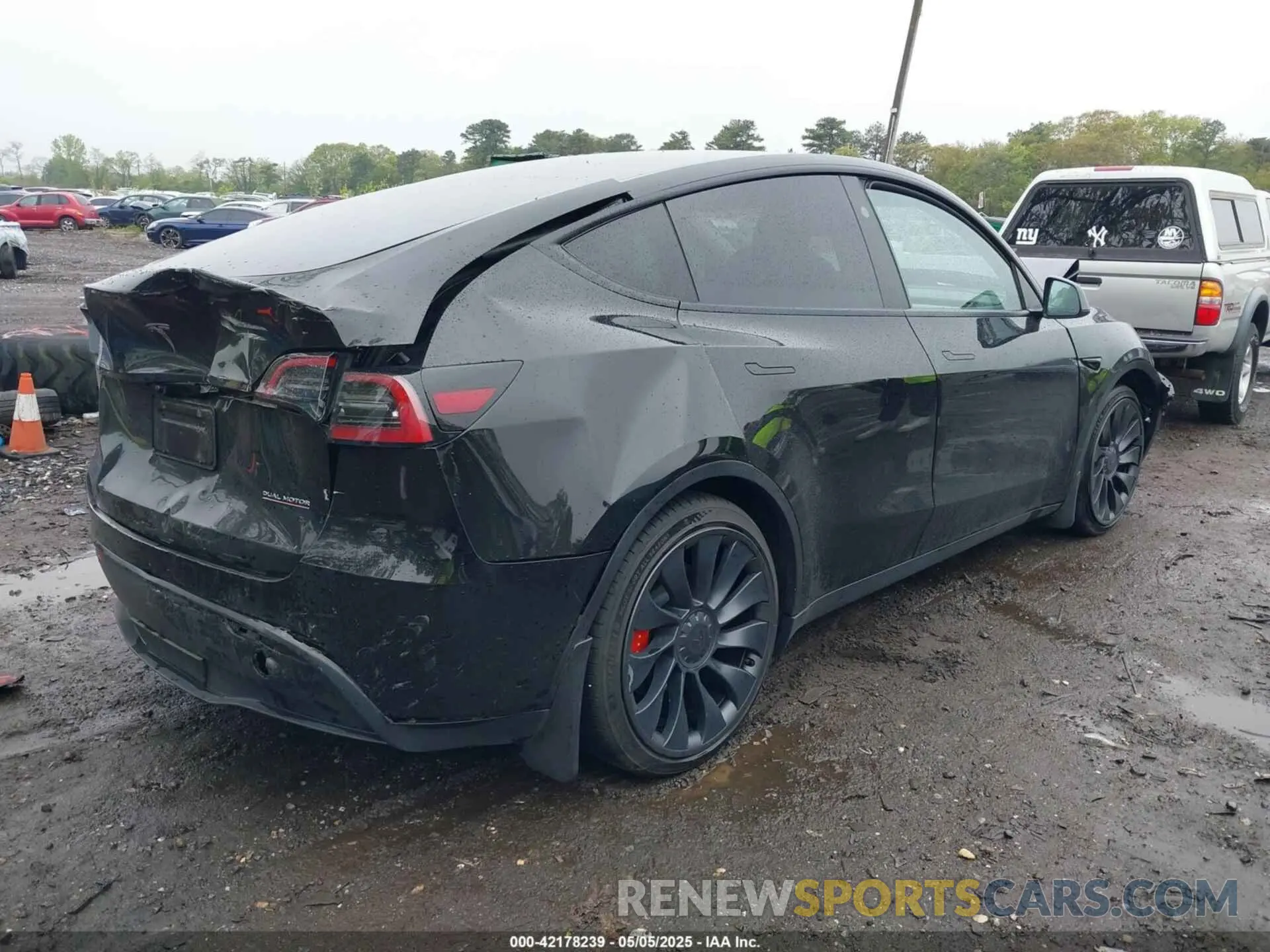 4 Photograph of a damaged car 7SAYGDEF9PF838514 TESLA MODEL Y 2023
