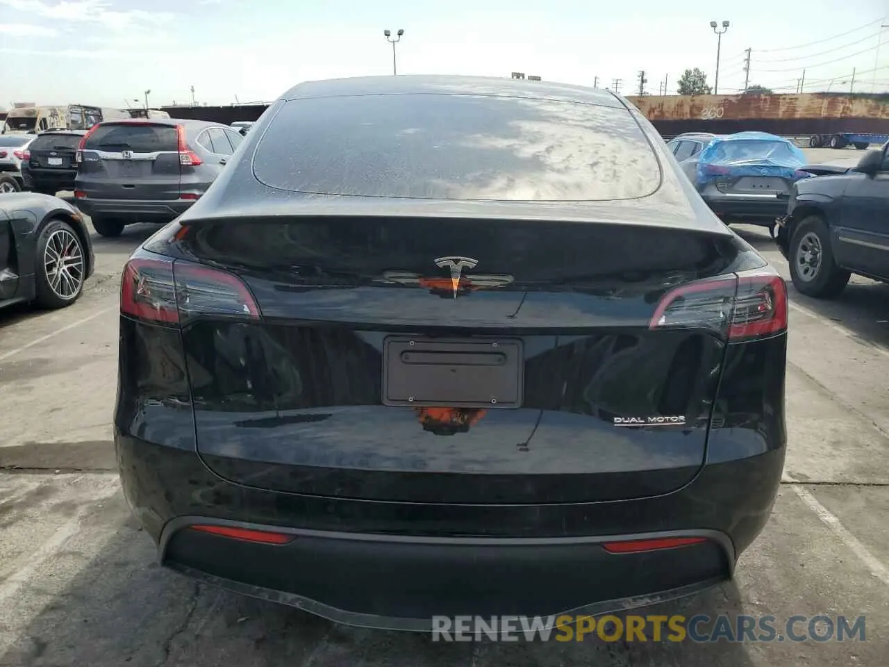 6 Photograph of a damaged car 7SAYGDEF9PF860478 TESLA MODEL Y 2023