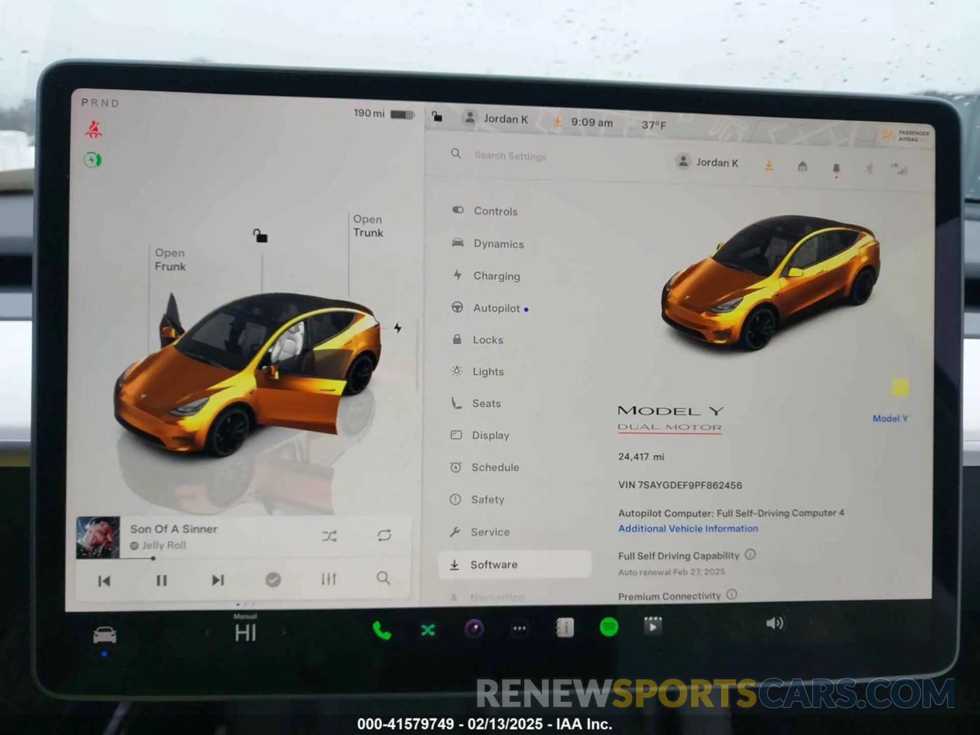 18 Photograph of a damaged car 7SAYGDEF9PF862456 TESLA MODEL Y 2023