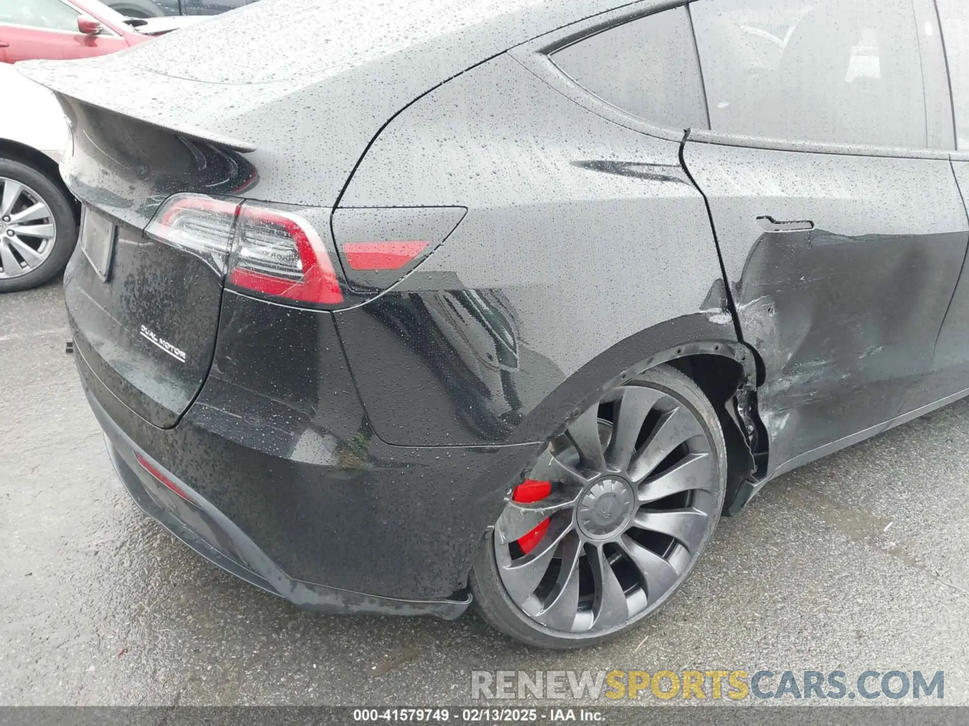 19 Photograph of a damaged car 7SAYGDEF9PF862456 TESLA MODEL Y 2023