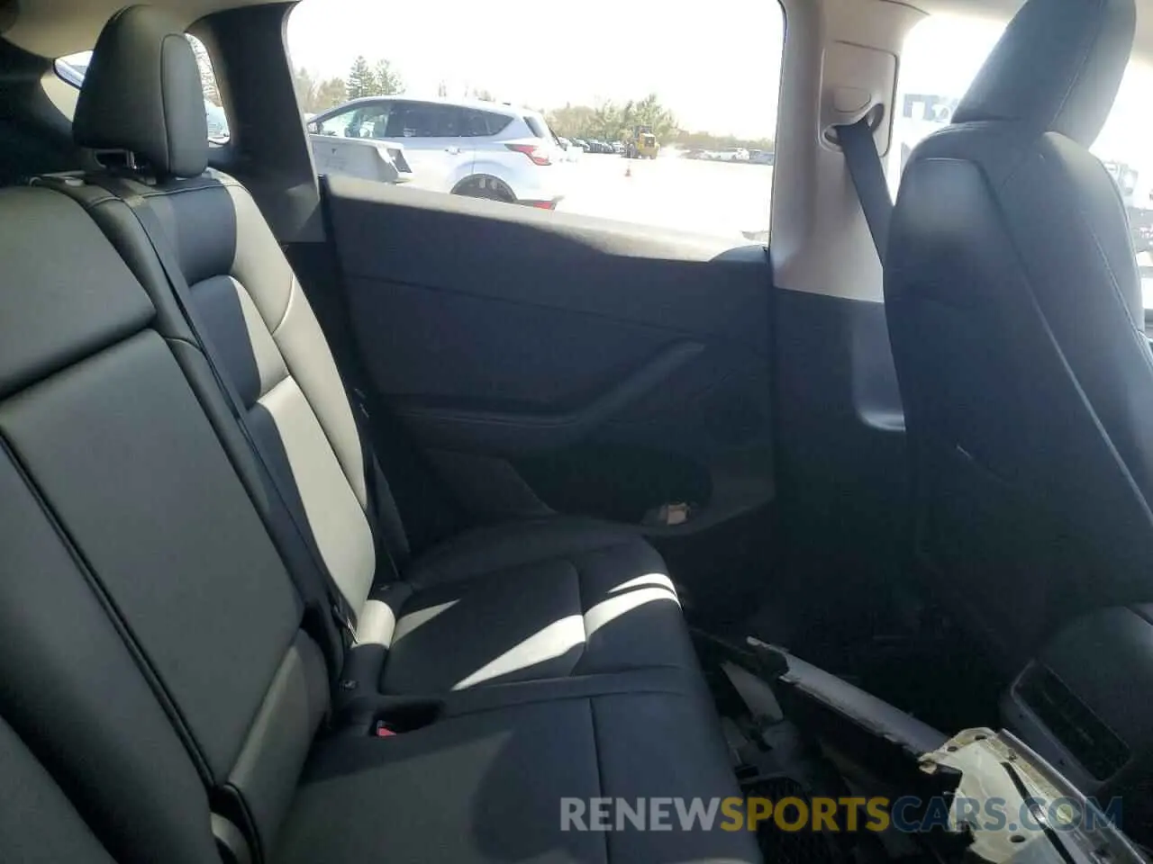 10 Photograph of a damaged car 7SAYGDEF9PF865129 TESLA MODEL Y 2023