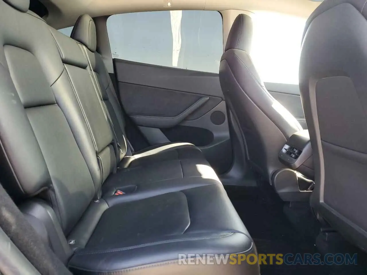10 Photograph of a damaged car 7SAYGDEF9PF897644 TESLA MODEL Y 2023