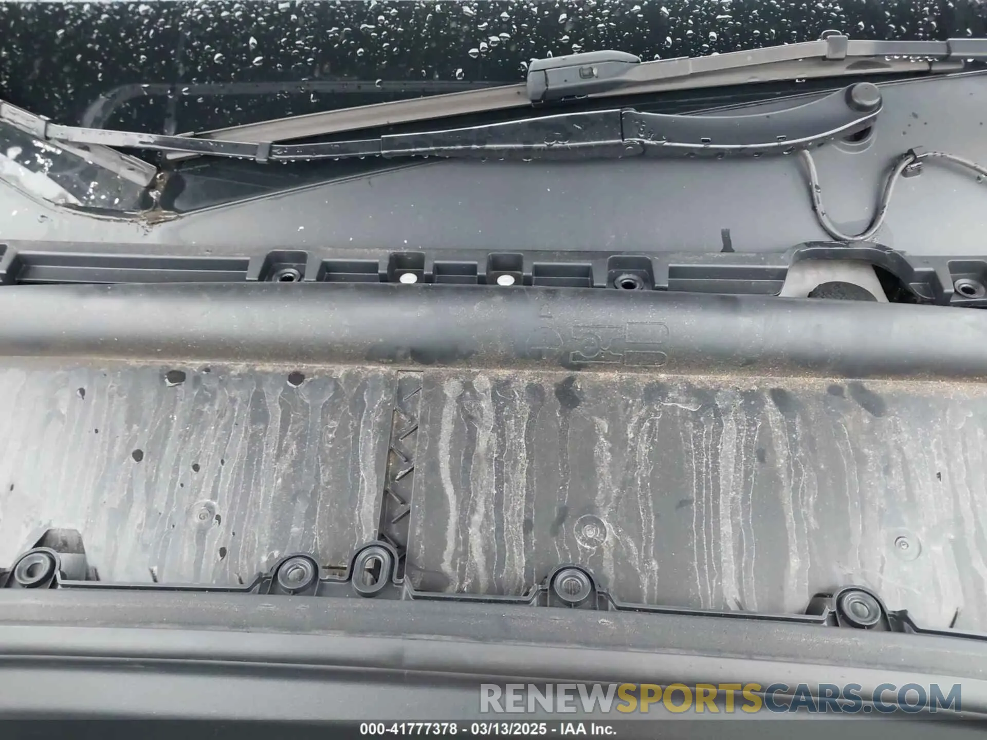 10 Photograph of a damaged car 7SAYGDEFOPF659620 TESLA MODEL Y 2023