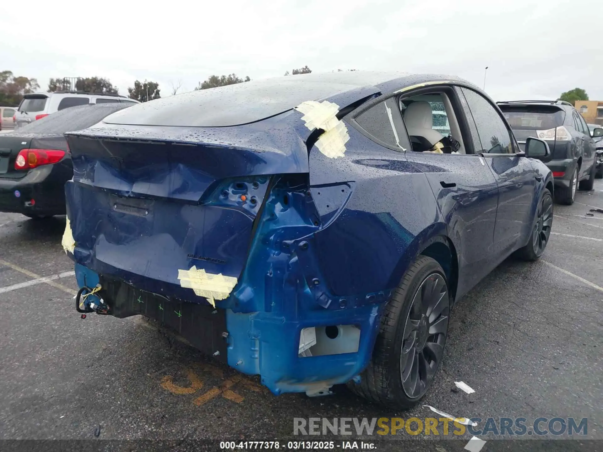4 Photograph of a damaged car 7SAYGDEFOPF659620 TESLA MODEL Y 2023