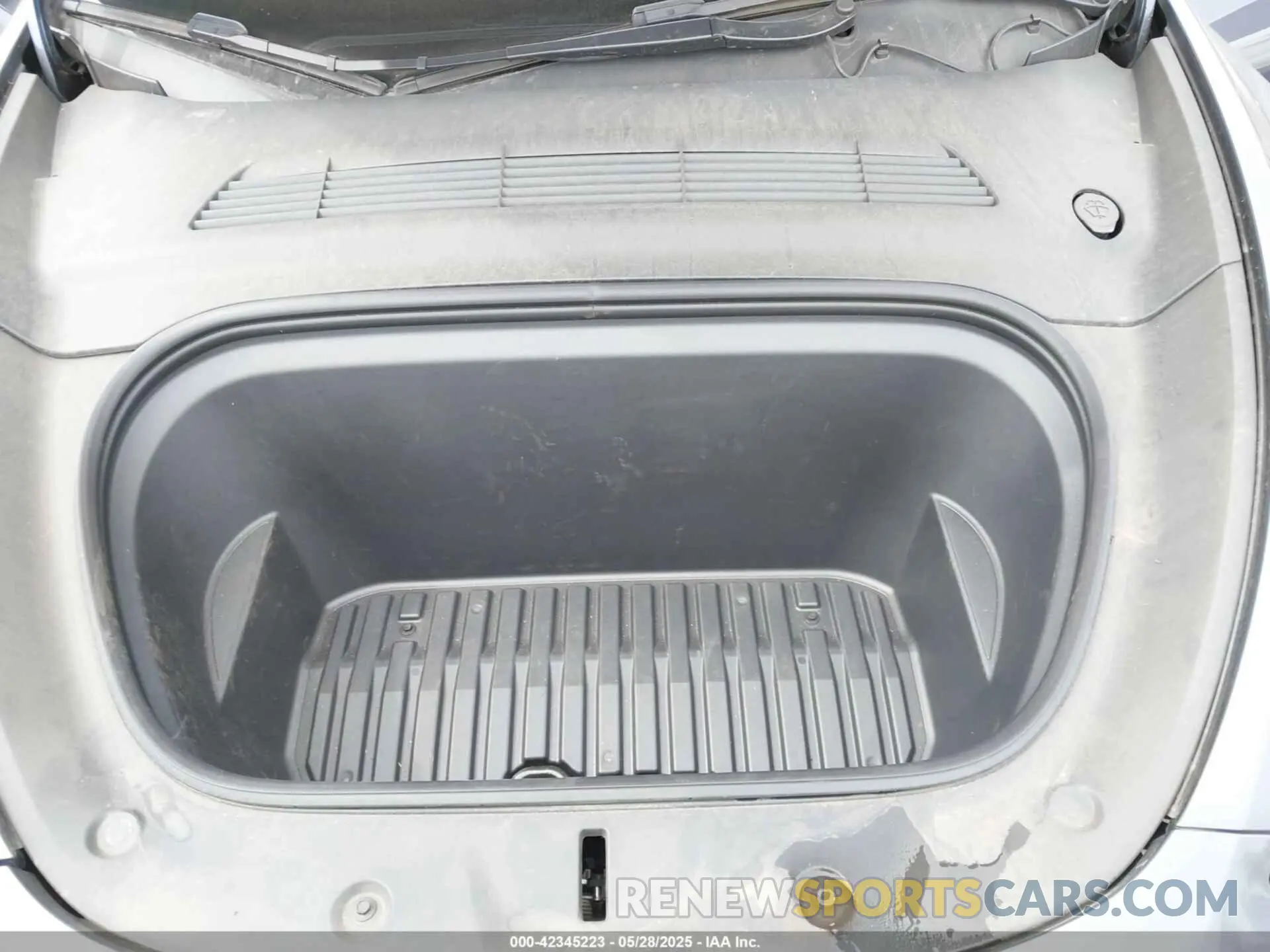 10 Photograph of a damaged car 7SAYGDEFXPF585588 TESLA MODEL Y 2023