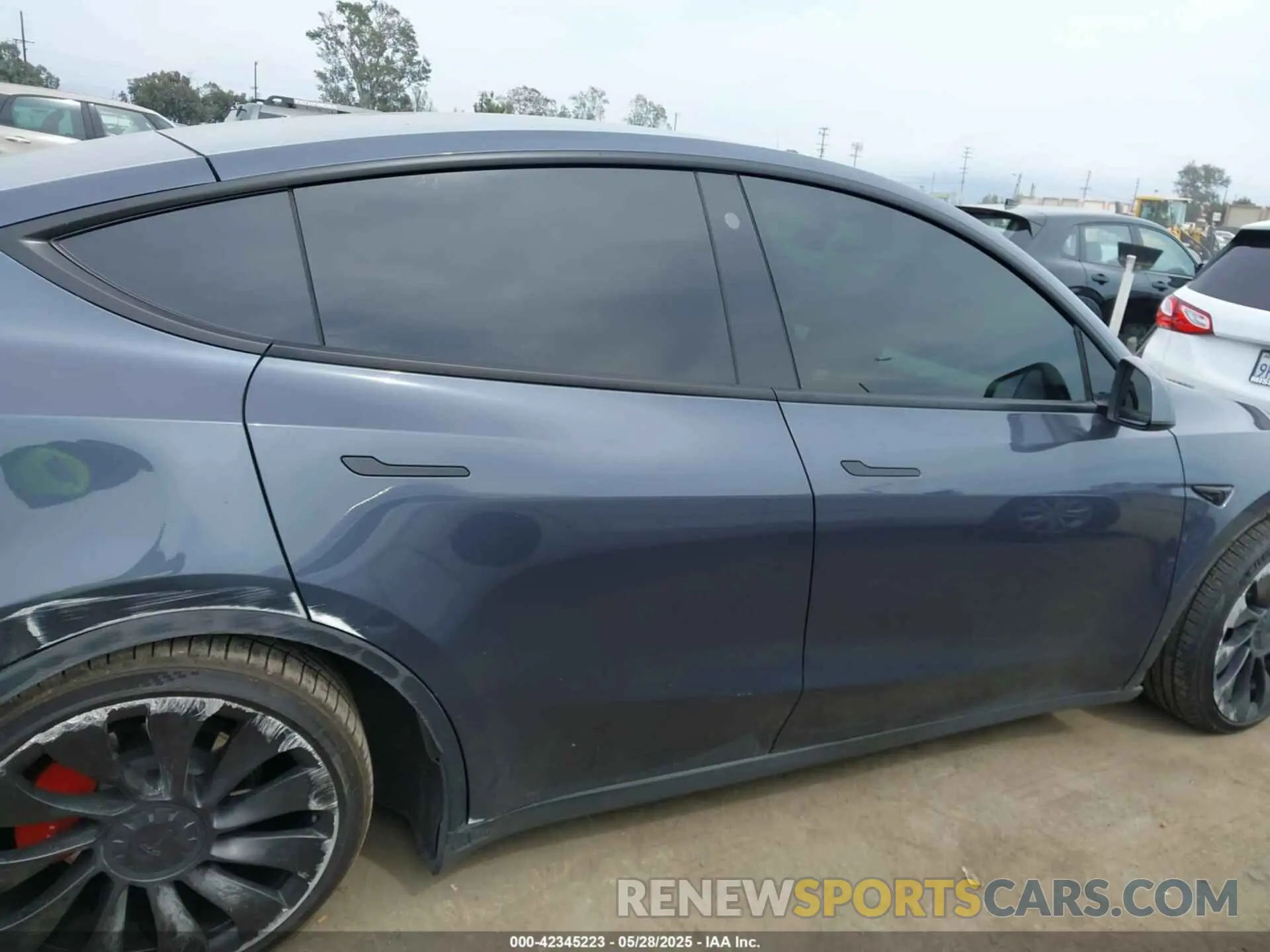 13 Photograph of a damaged car 7SAYGDEFXPF585588 TESLA MODEL Y 2023
