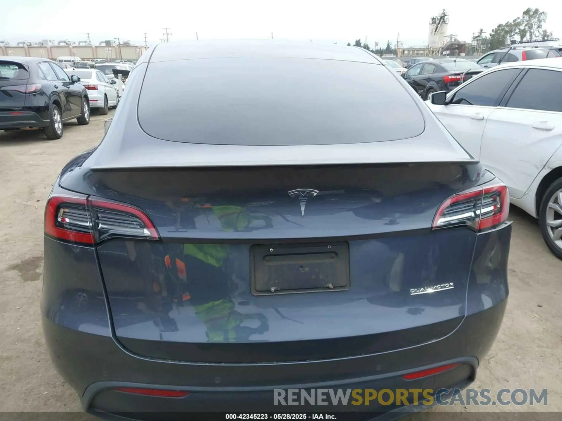 16 Photograph of a damaged car 7SAYGDEFXPF585588 TESLA MODEL Y 2023