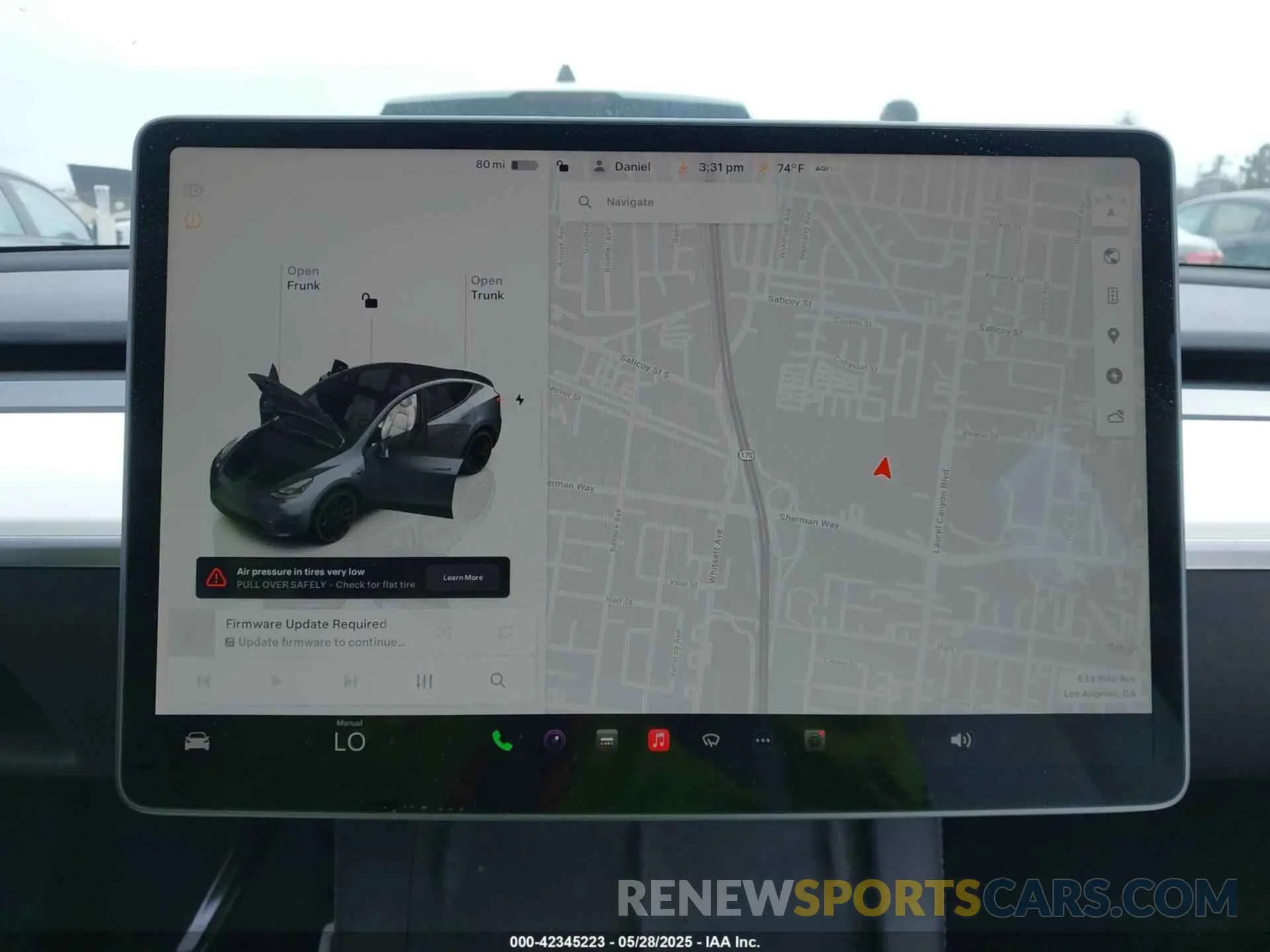 18 Photograph of a damaged car 7SAYGDEFXPF585588 TESLA MODEL Y 2023